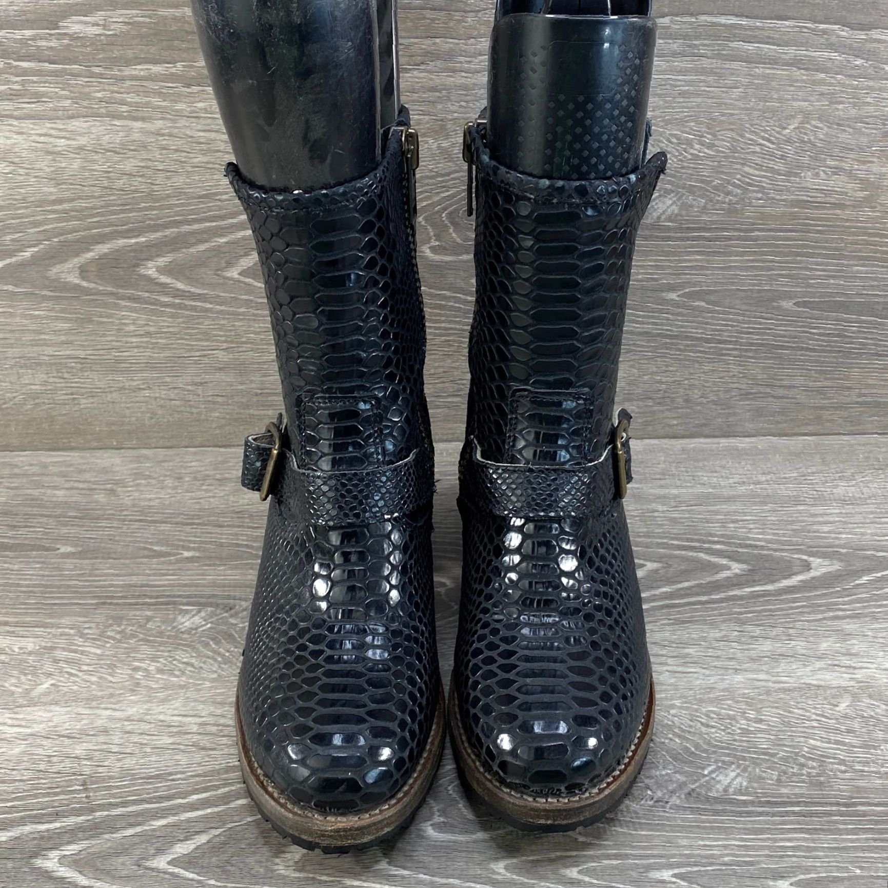 FREEBIRD VINTAGE Freebird Steven Carlito Ankle Boots Womens 9 Black Embossed Snakeskin Leather Boots Size US 9 / IT 39 - 3 Thumbnail