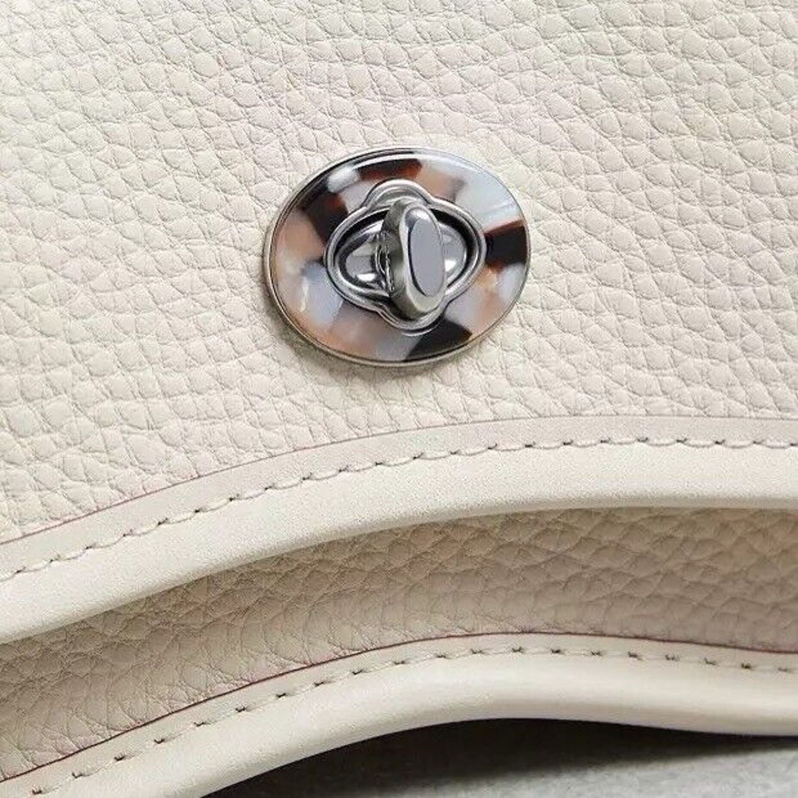 Coach NWT Coach Mini Wavy Dinky Bag Coachtopia White CQ852 Size ONE SIZE - 13 Thumbnail