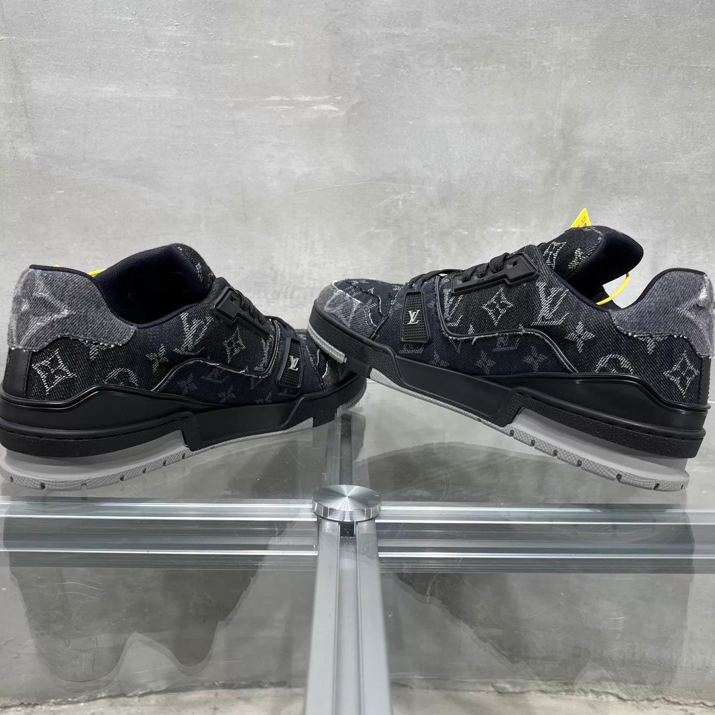 Louis Vuitton LV Trainer Black Distressed Denim UK8 42 Size US 9 / EU 42 - 5 Thumbnail