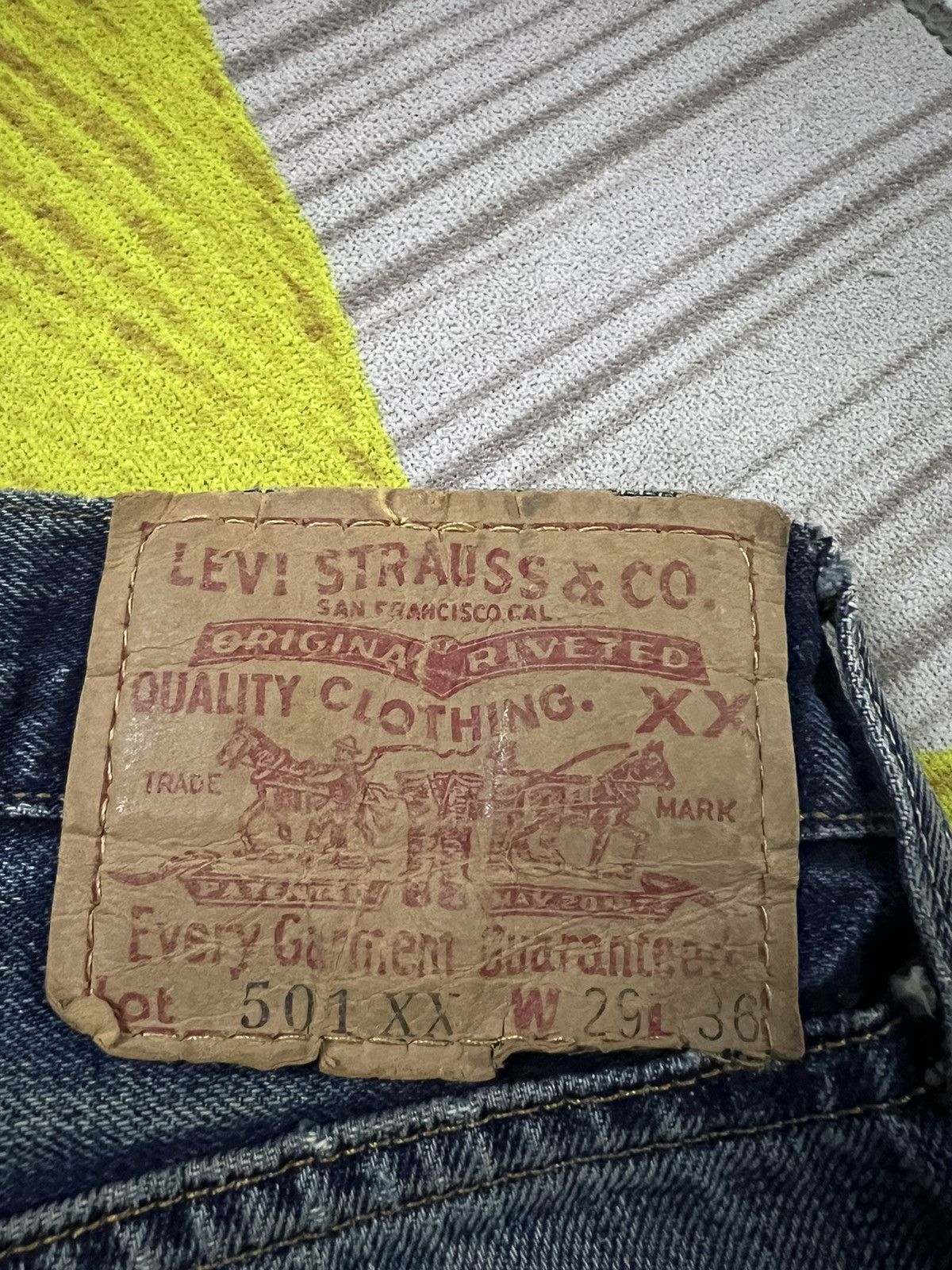 Levi's VINTAGE LEVIS 501 BIG E DISTRESSED JEANS Size US 28 / EU 44 - 23 Thumbnail