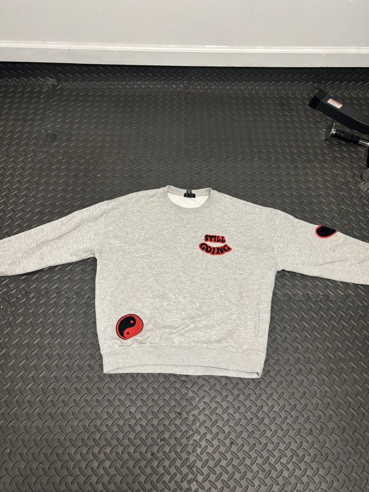 Other Gray Yin Yang 'Still Going' Graphic Pullover Sweatshirt Men Size US M / EU 48-50 / 2 - 1 Thumbnail