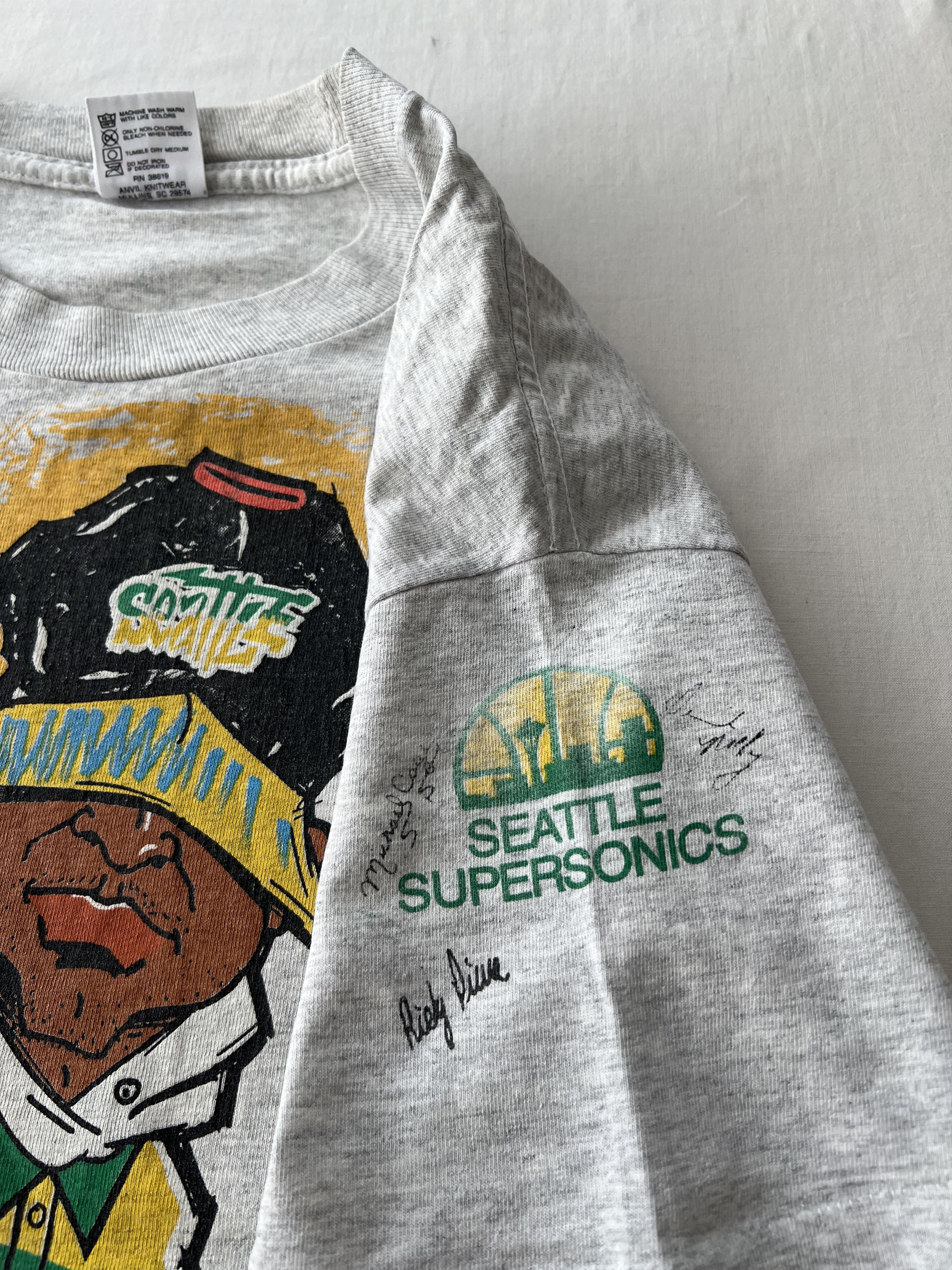 NBA Vintage 90s Seattle Supersonics NBA Gray T-shirt Size US M / EU 48-50 / 2 - 9 Thumbnail