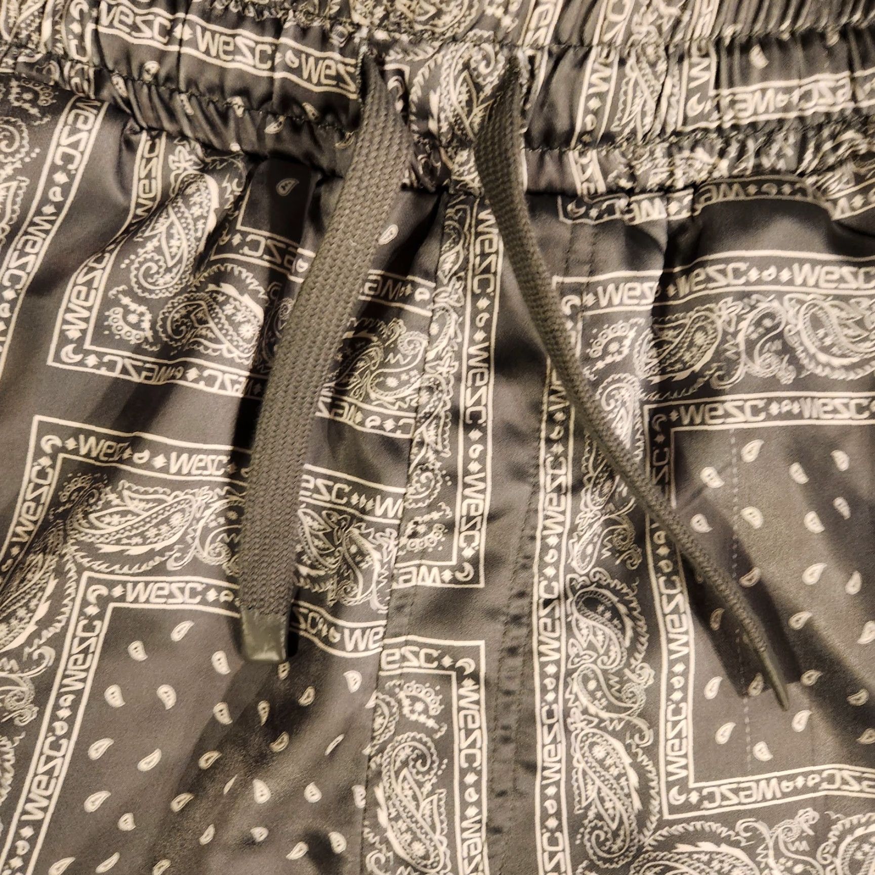 WeSC WeSC Pull On Austin Shorts Mens XL Bandana Paisley Olive Green Drawstring New Size US 36 / EU 52 - 5 Thumbnail