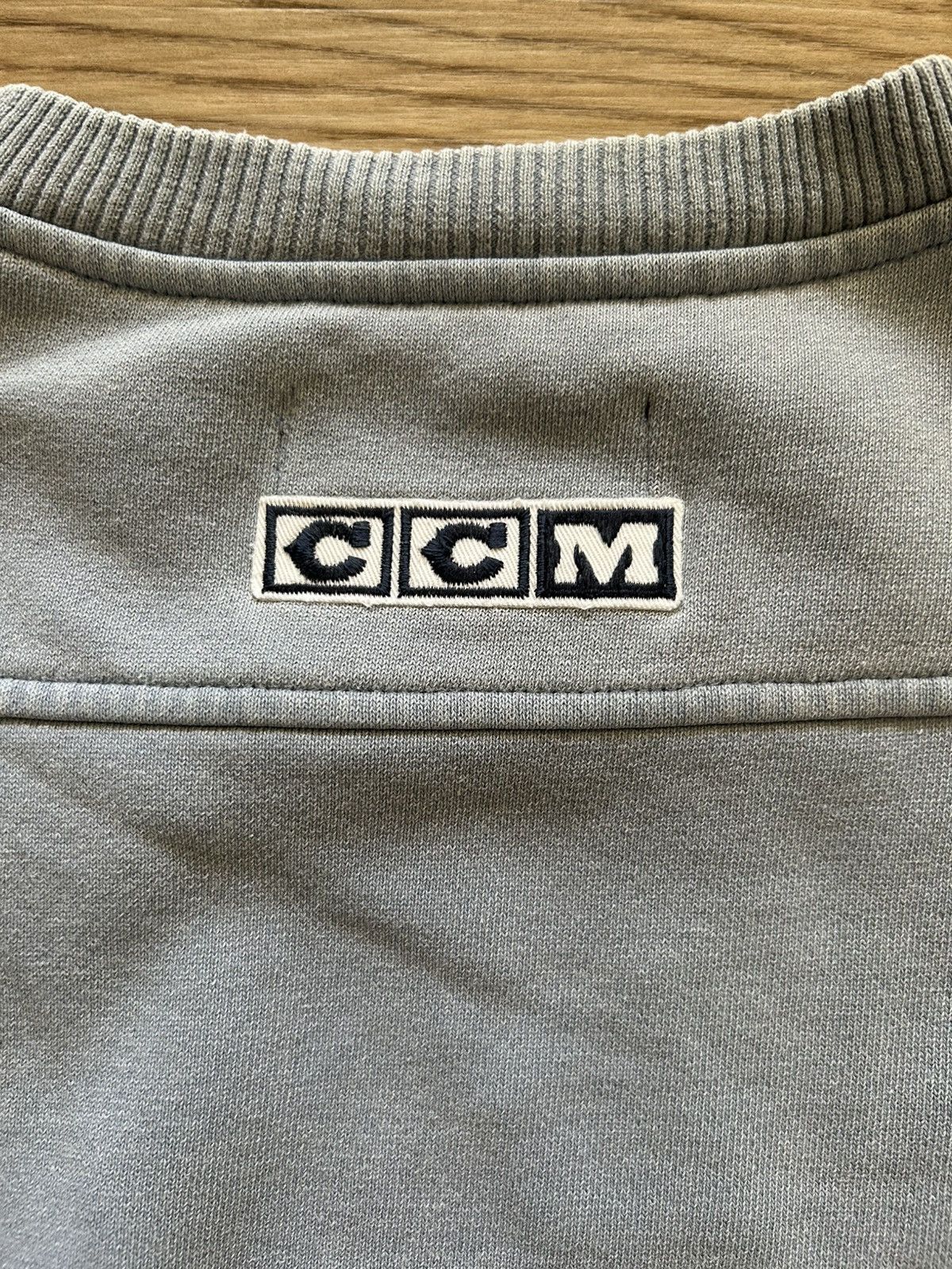 Ccm Vintage CCM Columbus Blue Jackets NHL Centre Ice Crewneck Size US L / EU 52-54 / 3 - 7 Thumbnail