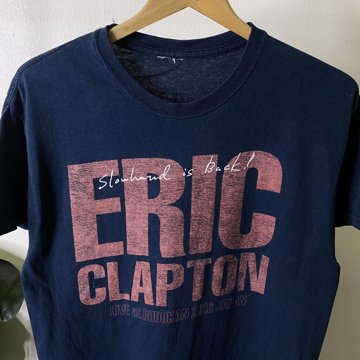 Band Tees Eric Clapton Slowhand Is Back Live In Japan Concert Tshirt Size US M / EU 48-50 / 2 - 2 Thumbnail