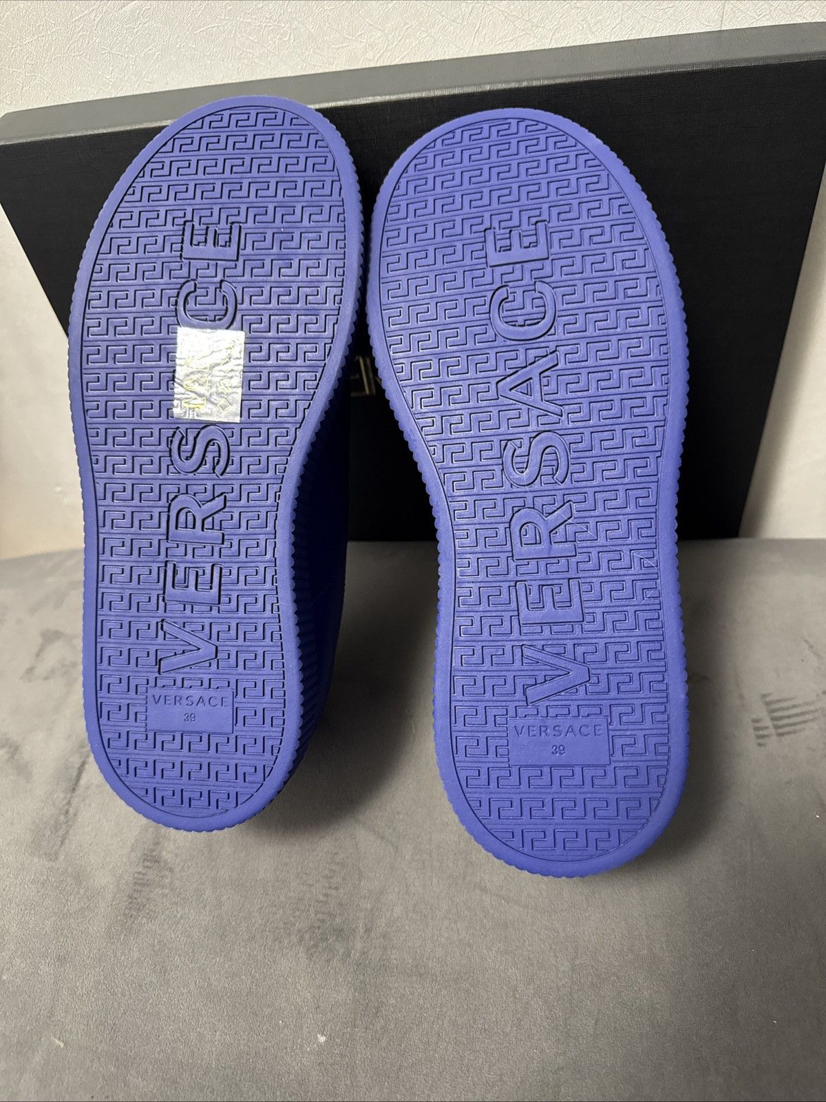 Versace Versace Medusa Head Royal Blue Leather Sneakers Sz 39 unisex Size US 6 / EU 39 - 7 Thumbnail
