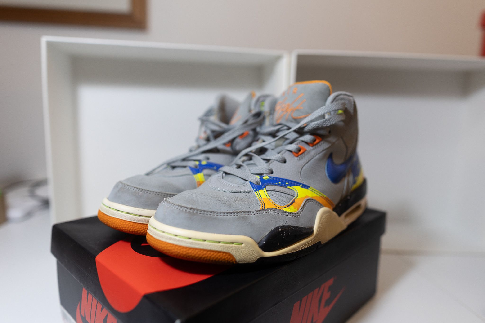 Nike Nike 2013 Air Flight Mid Trainers Size US 9 / EU 42 - 2 Thumbnail