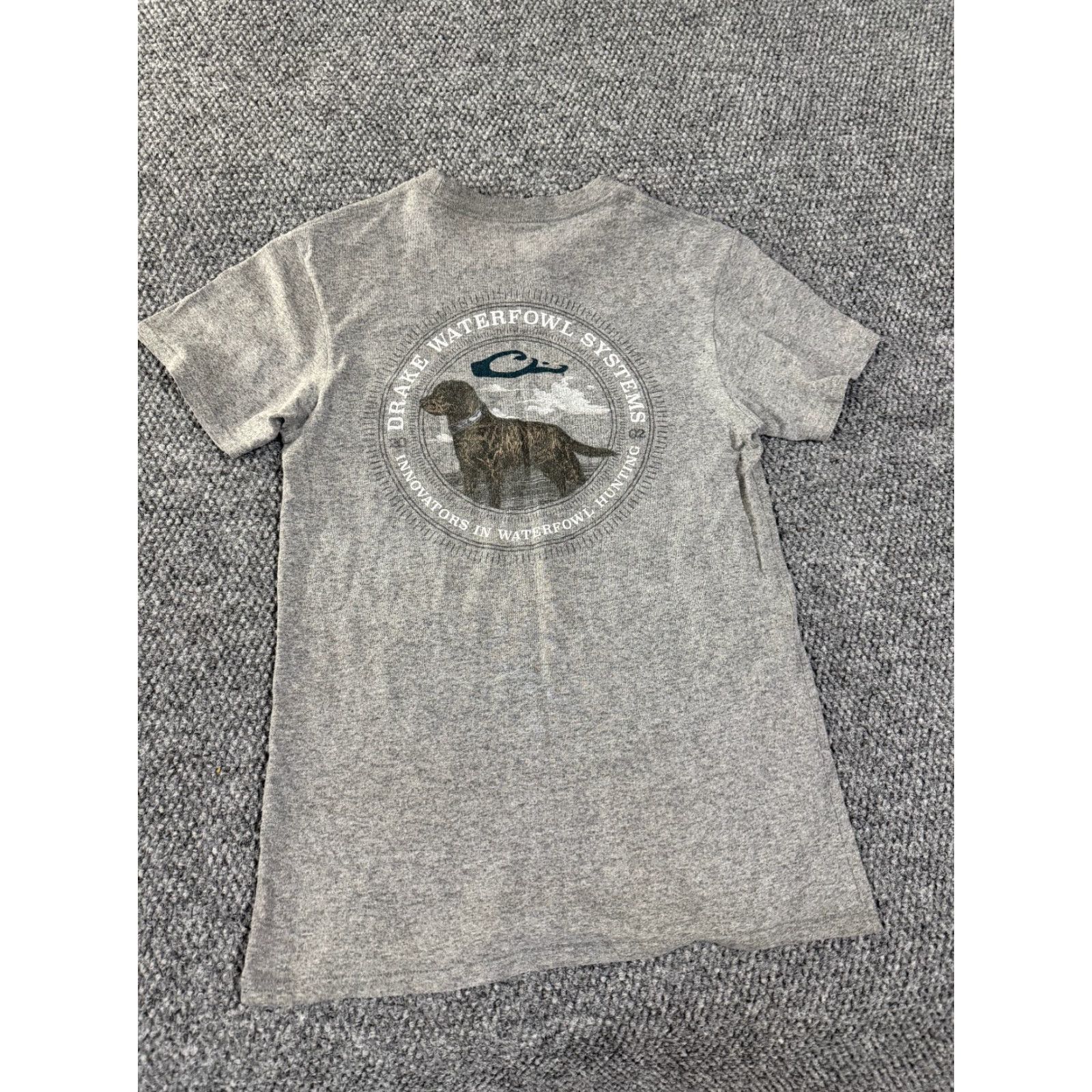 Vintage Drake Waterfowl Systems T-Shirt Mens Small Gray Short Sleeve Pocket Waterfowl Hunting Dog Graphic Size US S / EU 44-46 / 1 - 6 Thumbnail