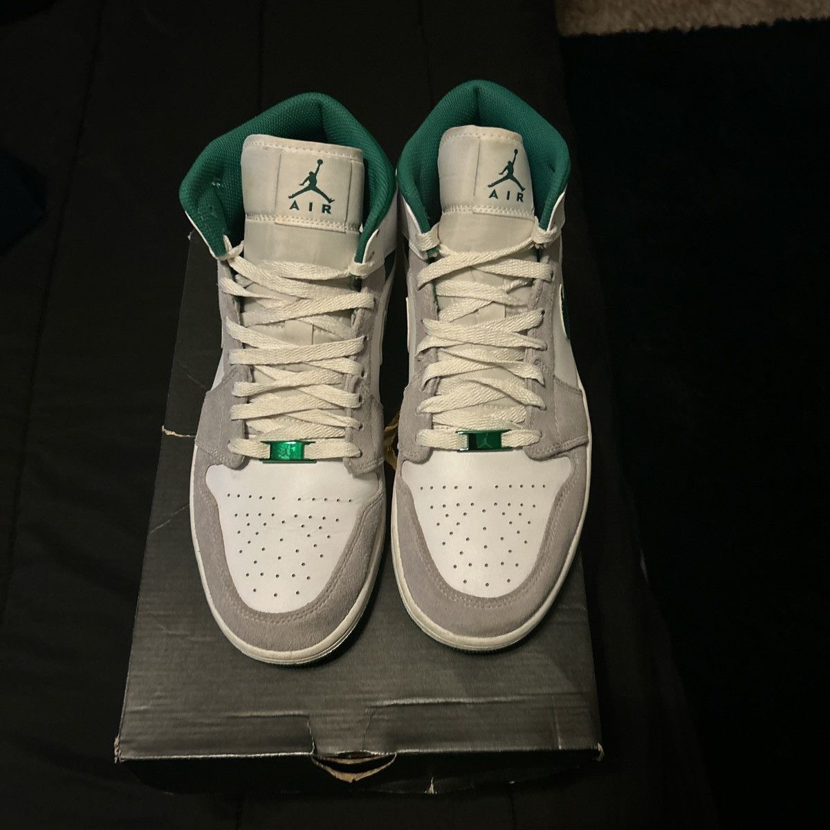 Air Jordan 1 Mid SE