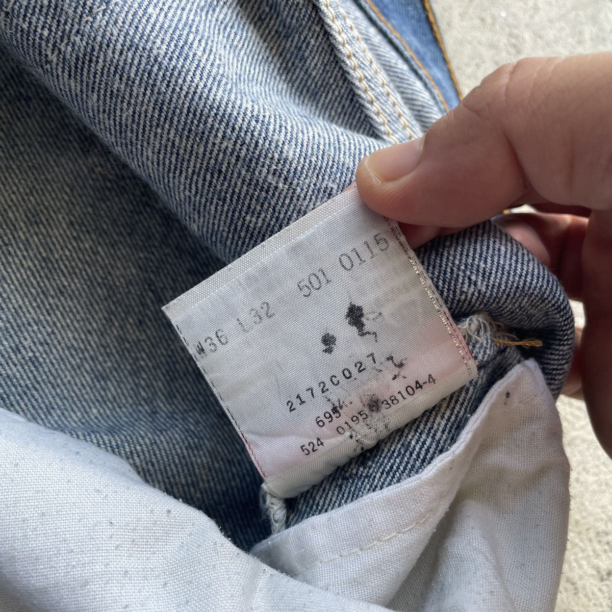 Levi's Vintage Clothing 90s Levi’s 501 USA Vintage Faded Jeans Distressed Pants W36 Size US 36 / EU 52 - 9 Thumbnail