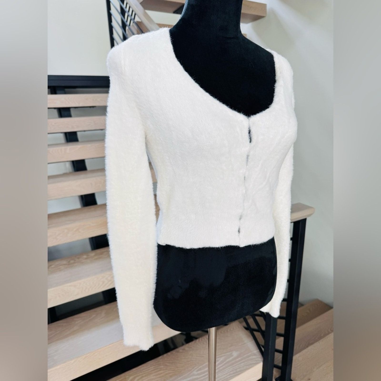 Other New White Button-Back V-Neck Crop Sweater size S Size S / US 4 / IT 40 - 2 Thumbnail