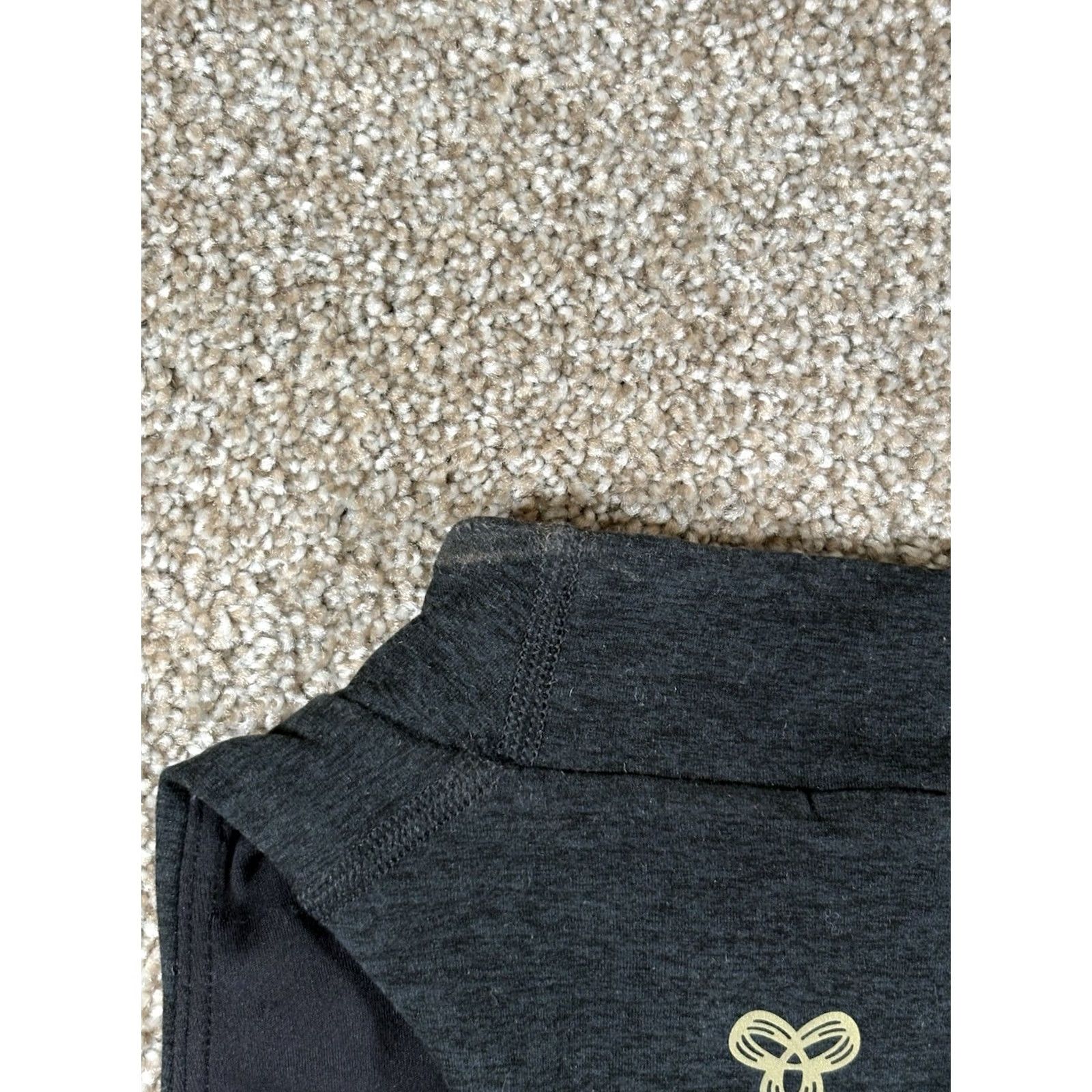 Aritzia VINTAGE NWT Aritzia Black Racerback Tank Top 2XS Women Crew Neck Sleeveless Soft Whip Golden Soft Whip NWT Size XXS / US 00 / IT 34 - 6 Thumbnail