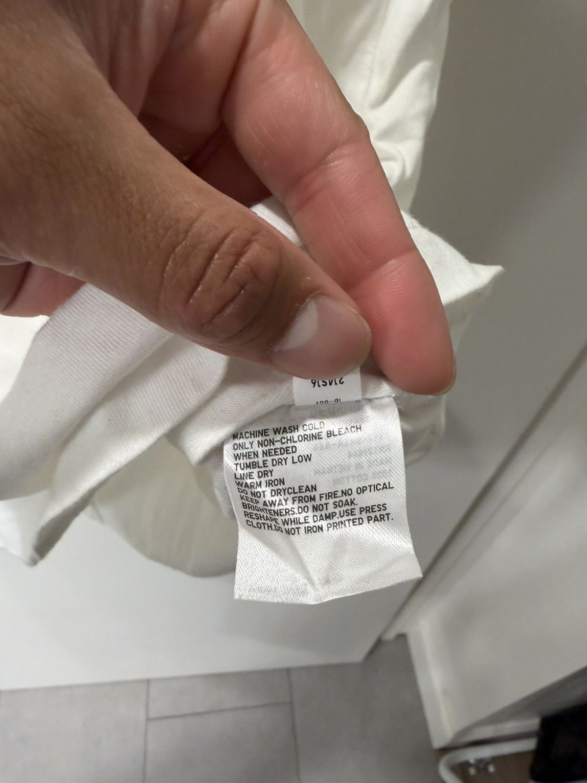 Kaws KAWS x Uniqlo Peace For All T-shirt Size US M / EU 48-50 / 2 - 4 Thumbnail