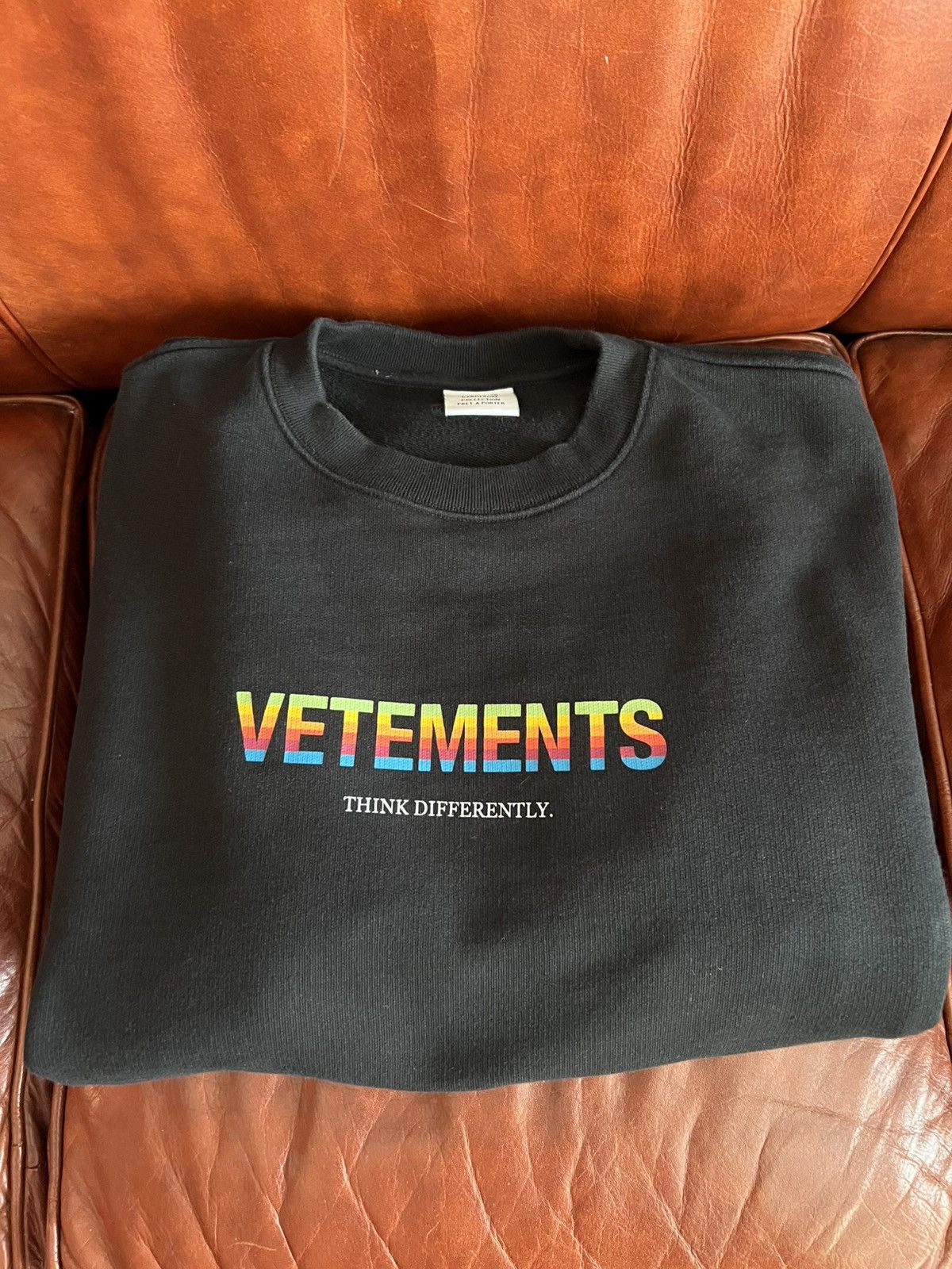Vetements Vetements “Think Differently” sweatshirt Size US XL / EU 56 / 4 - 5 Thumbnail