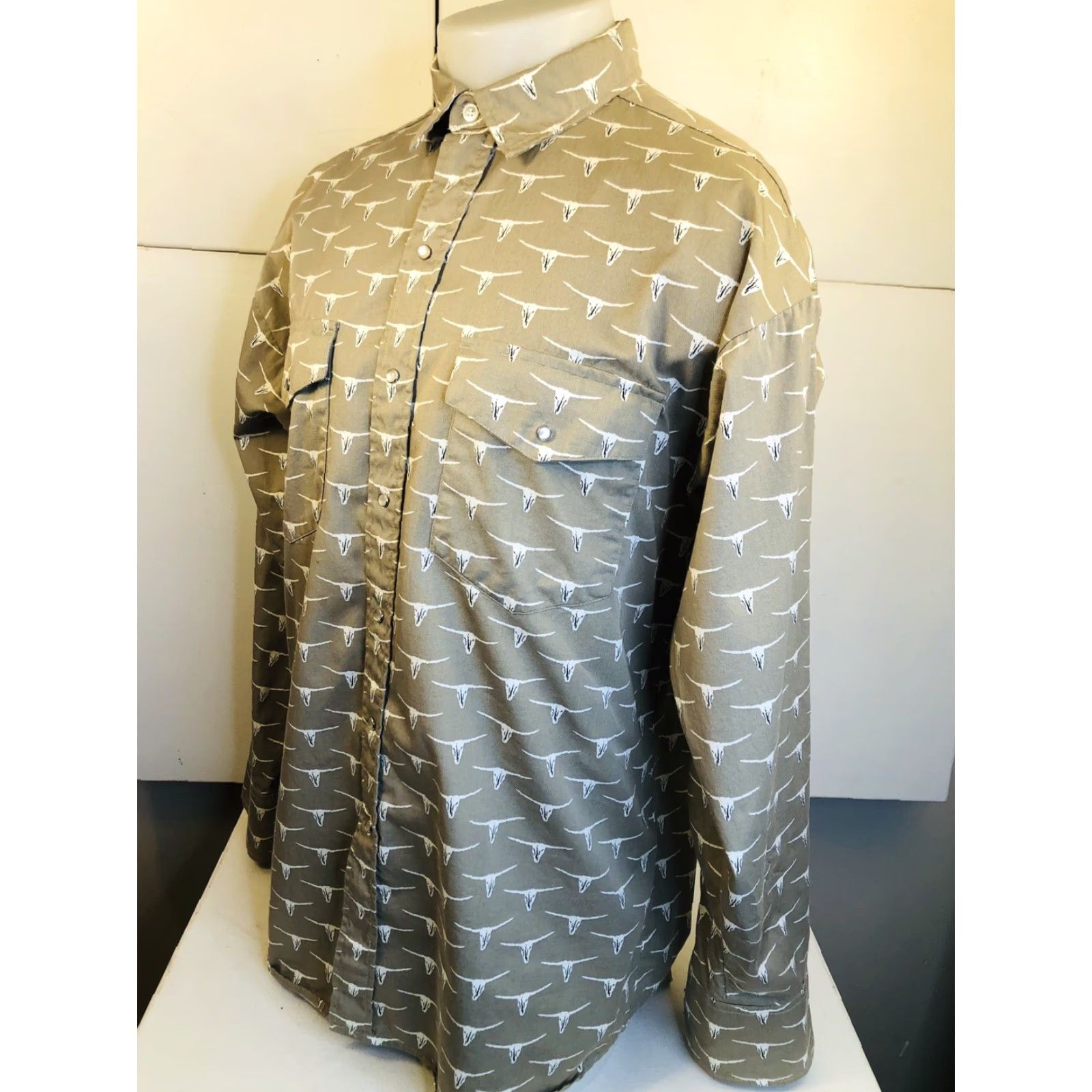 Vintage PANHANDLE SLIM Western Rockabilly Lg. LONGHORN SKULL Cowboy PEARL SNAP Shirt Men L Brown Slimming Long Sleeve Snap Button-Up Size US L / EU 52-54 / 3 - 3 Thumbnail