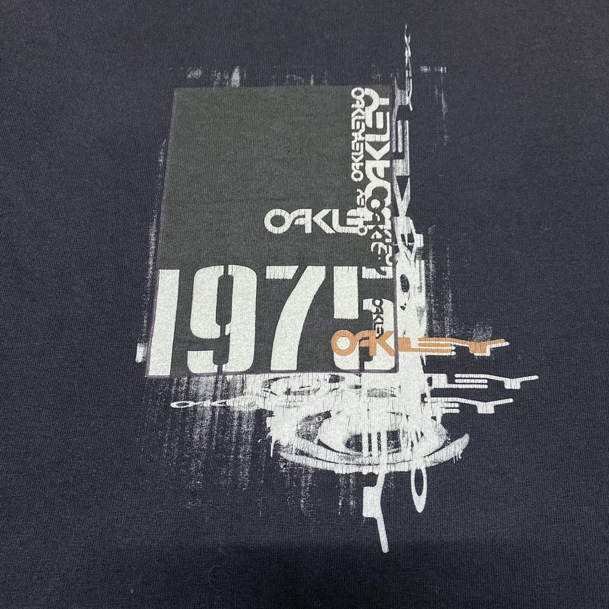 Oakley Vintage Oakley 1975 Center Print Streetwear T Shirt Size US XL / EU 56 / 4 - 5 Thumbnail