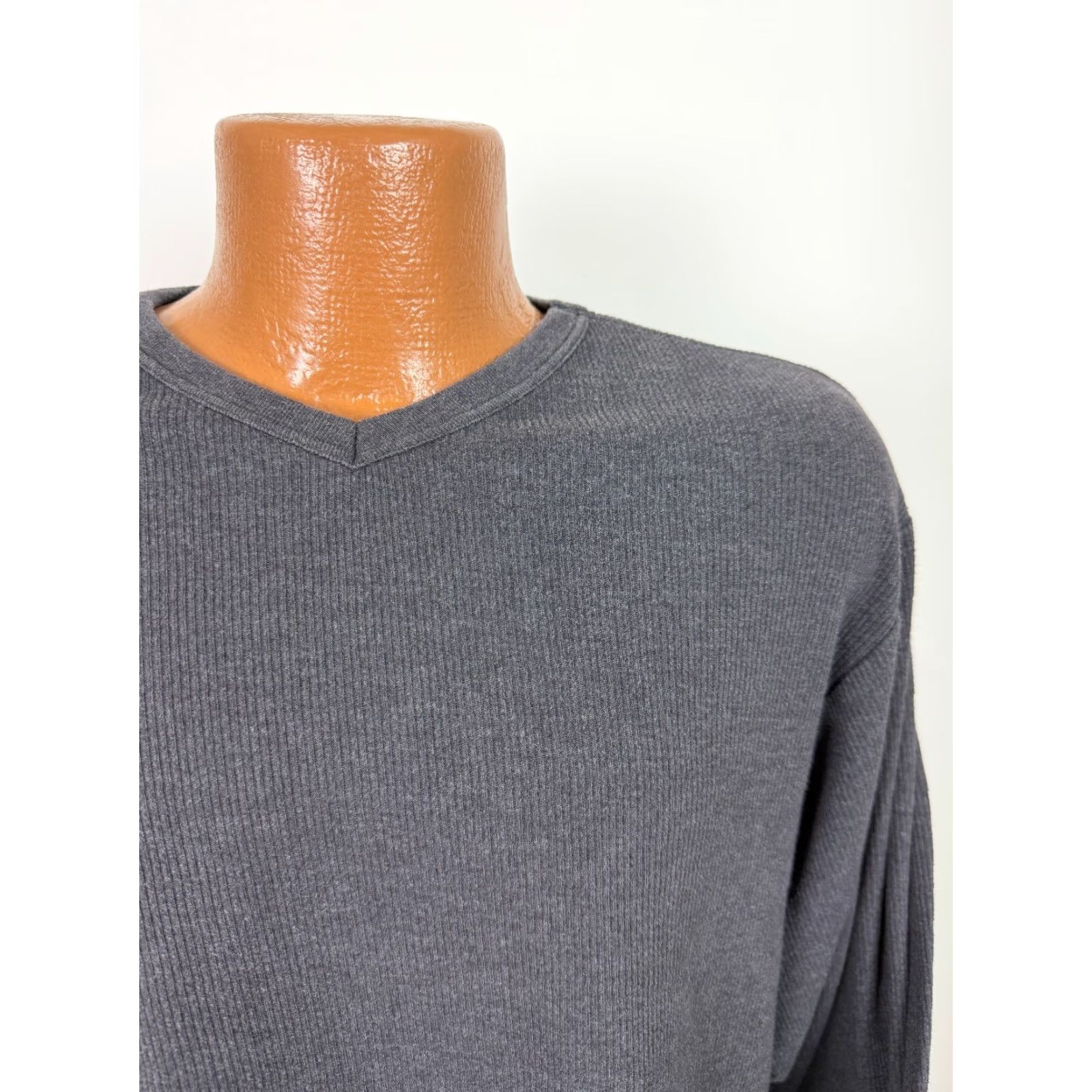 Old Navy VINTAGE Old Navy Ribbed Shirt Men Large Charcoal Gray V-Neck T-Shirt Heavyweight Knit 2000s Hipster Y2K Men's Large Gray Vintage Size US L / EU 52-54 / 3 - 2 Thumbnail