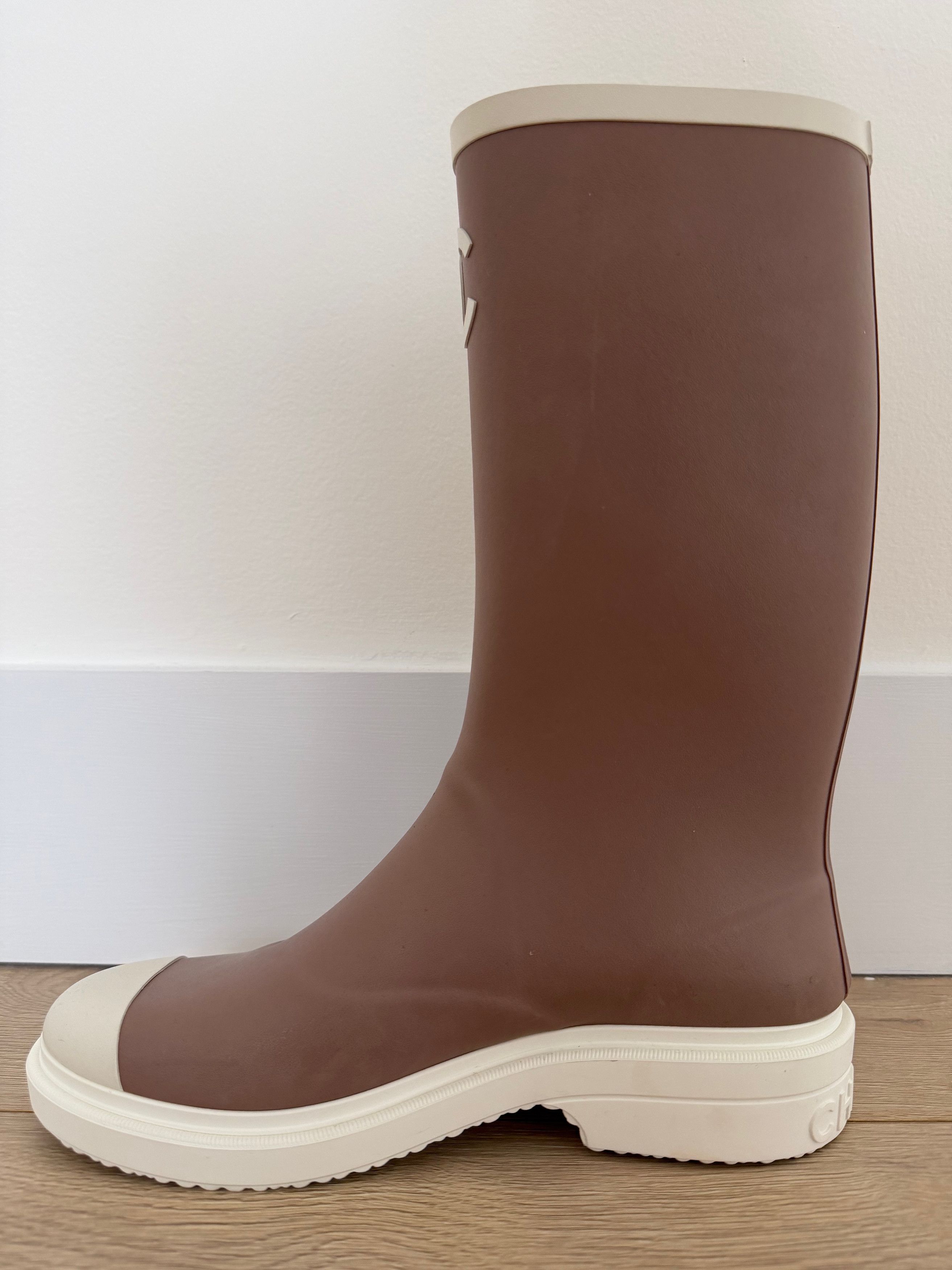 Chanel Chanel 26C White CC Logo High Pull On Rubber Rain Boots 36 Size US 6 / IT 36 - 21 Thumbnail