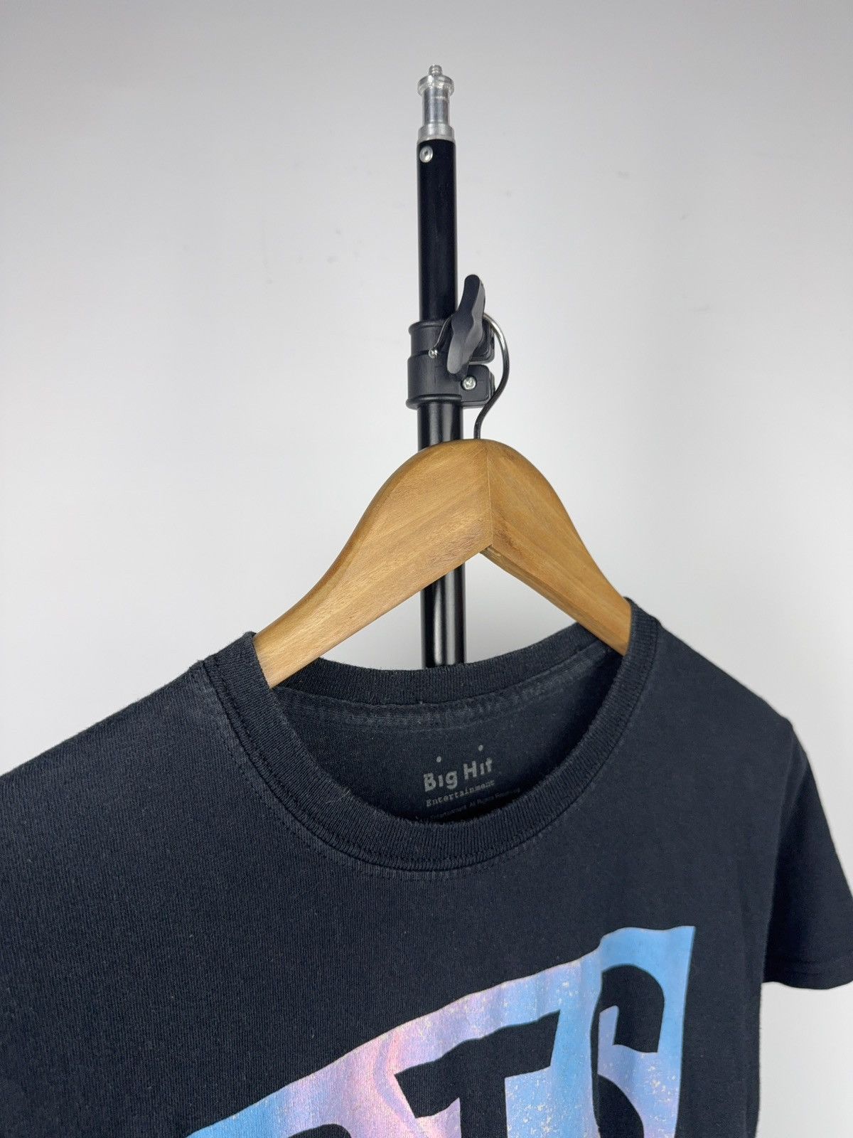Band Tees 00s BTS World Tour 2019 Official Concert T-Shirt Big Hit Size US S / EU 44-46 / 1 - 5 Thumbnail