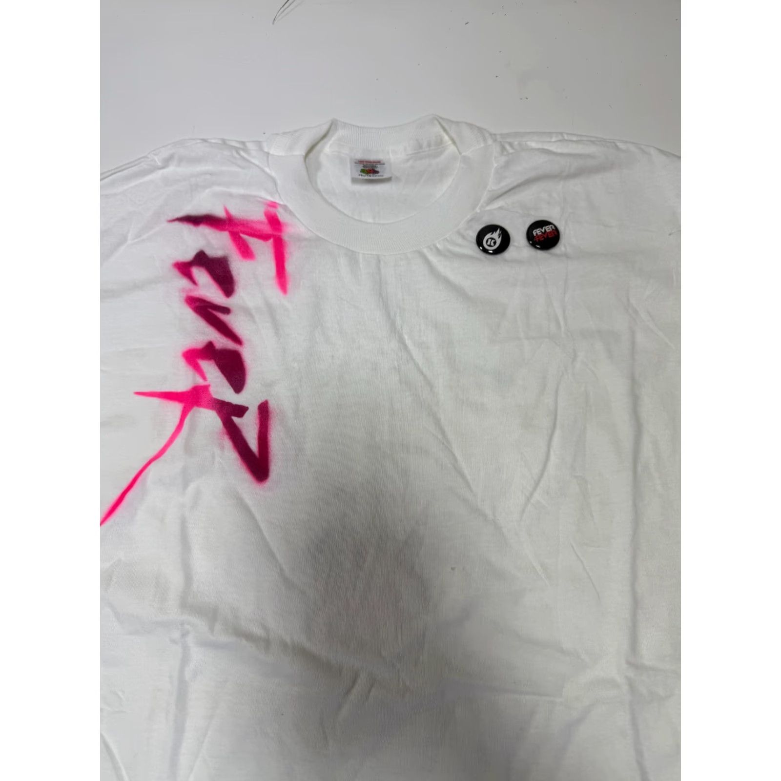 Fruit Of The Loom VINTAGE KEMADO RECORDS FEVER 4EVER RARE PROMOTIONAL T-SHIRT W/PIN Adult Large White Cotton Graphic 90s Music USA Mens Size US L / EU 52-54 / 3 - 3 Thumbnail