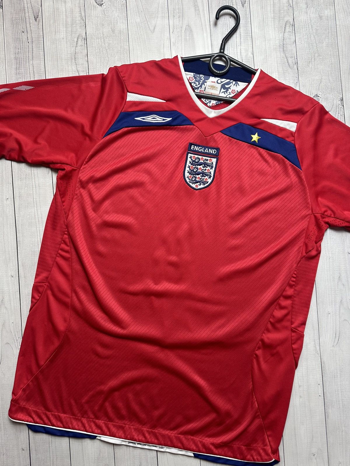 Umbro × Vintage Vintage Umbro England size Xl red soccer jersey Size US XL / EU 56 / 4 - 2 Thumbnail