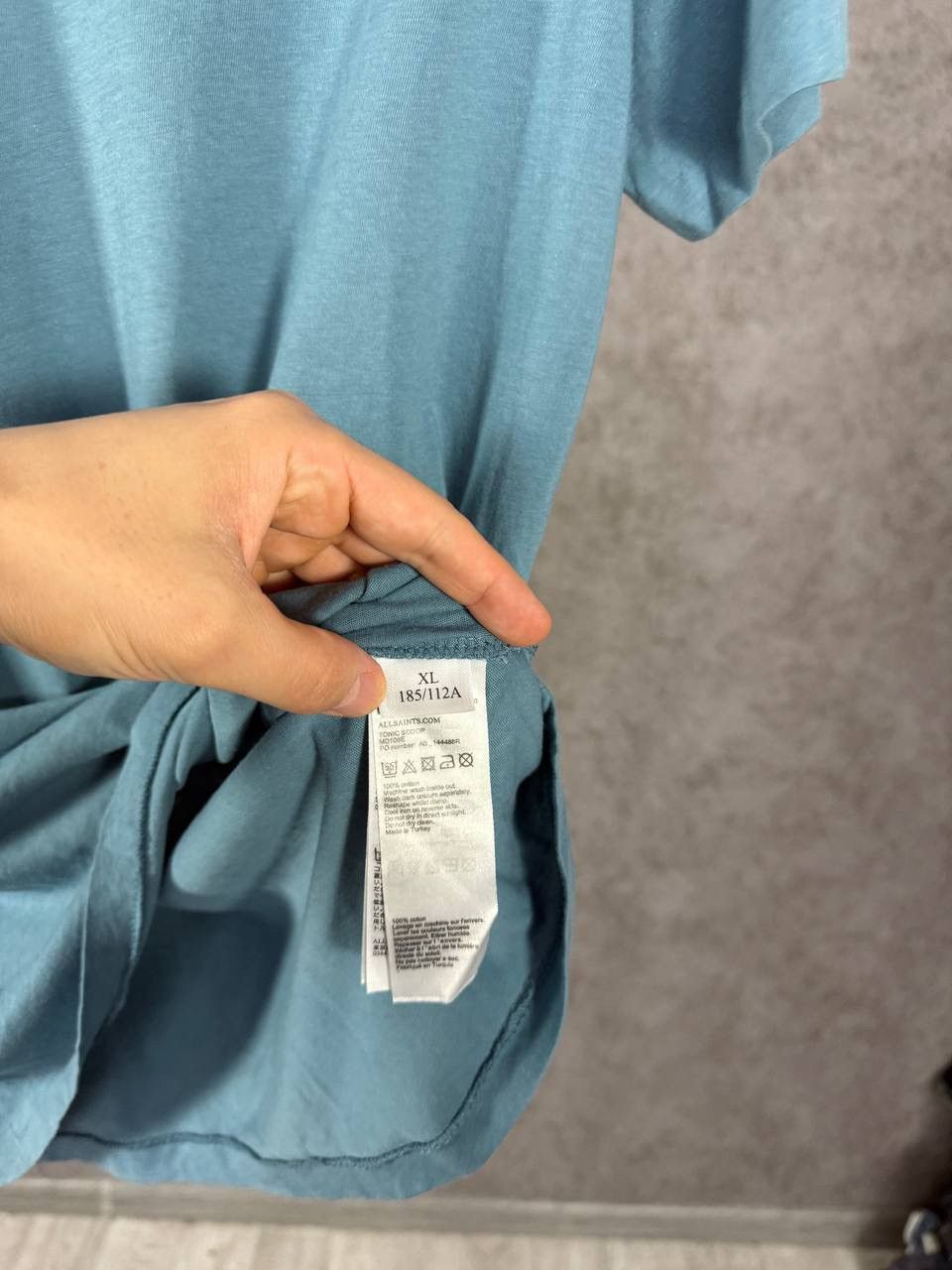 Allsaints Allsaints designer v neck logo tee Size US XL / EU 56 / 4 - 4 Thumbnail