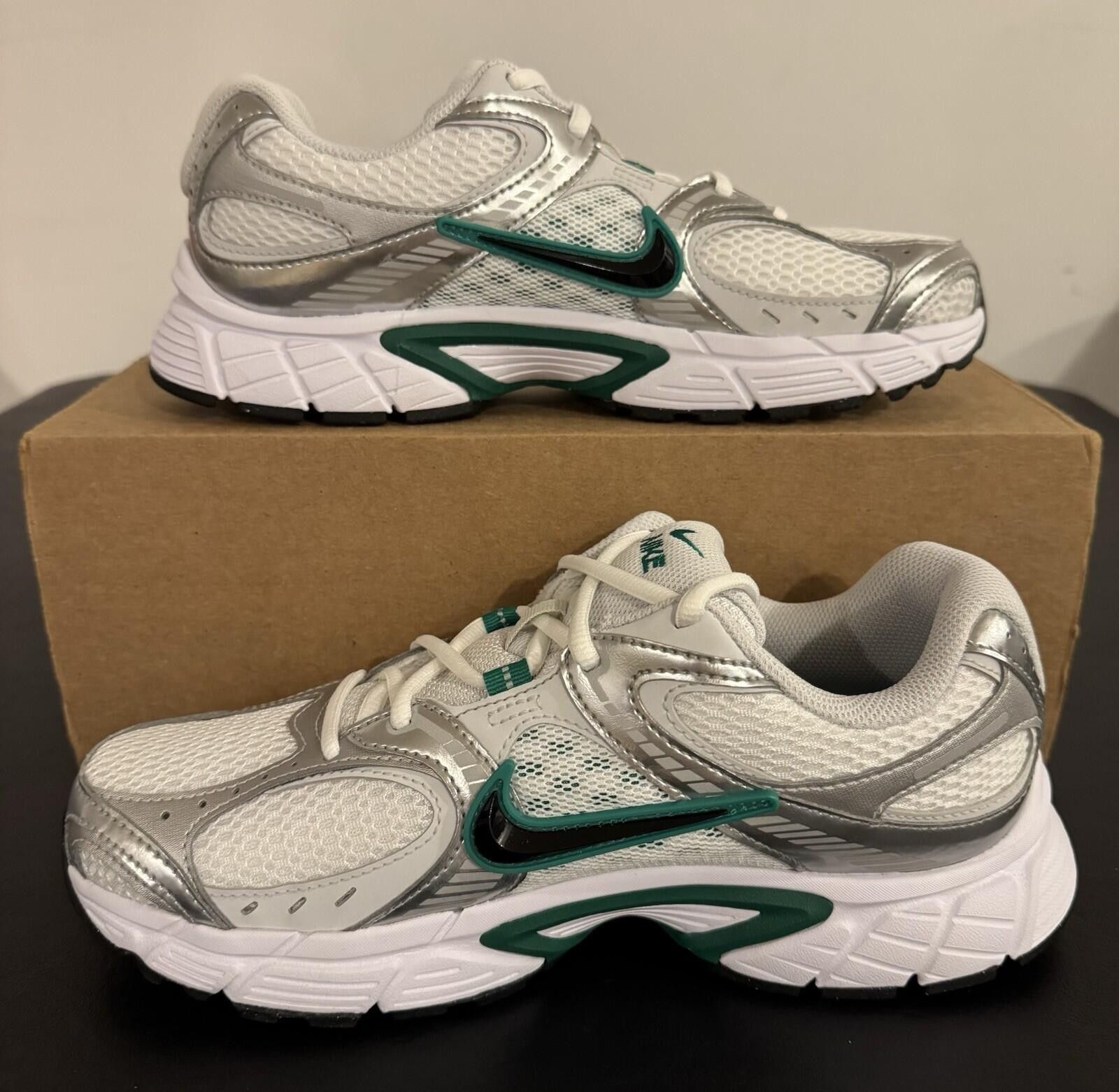 Nike Size 7.5 - Nike V5 RNR White Malachite Size US 7.5 / EU 40-41 - 4 Thumbnail