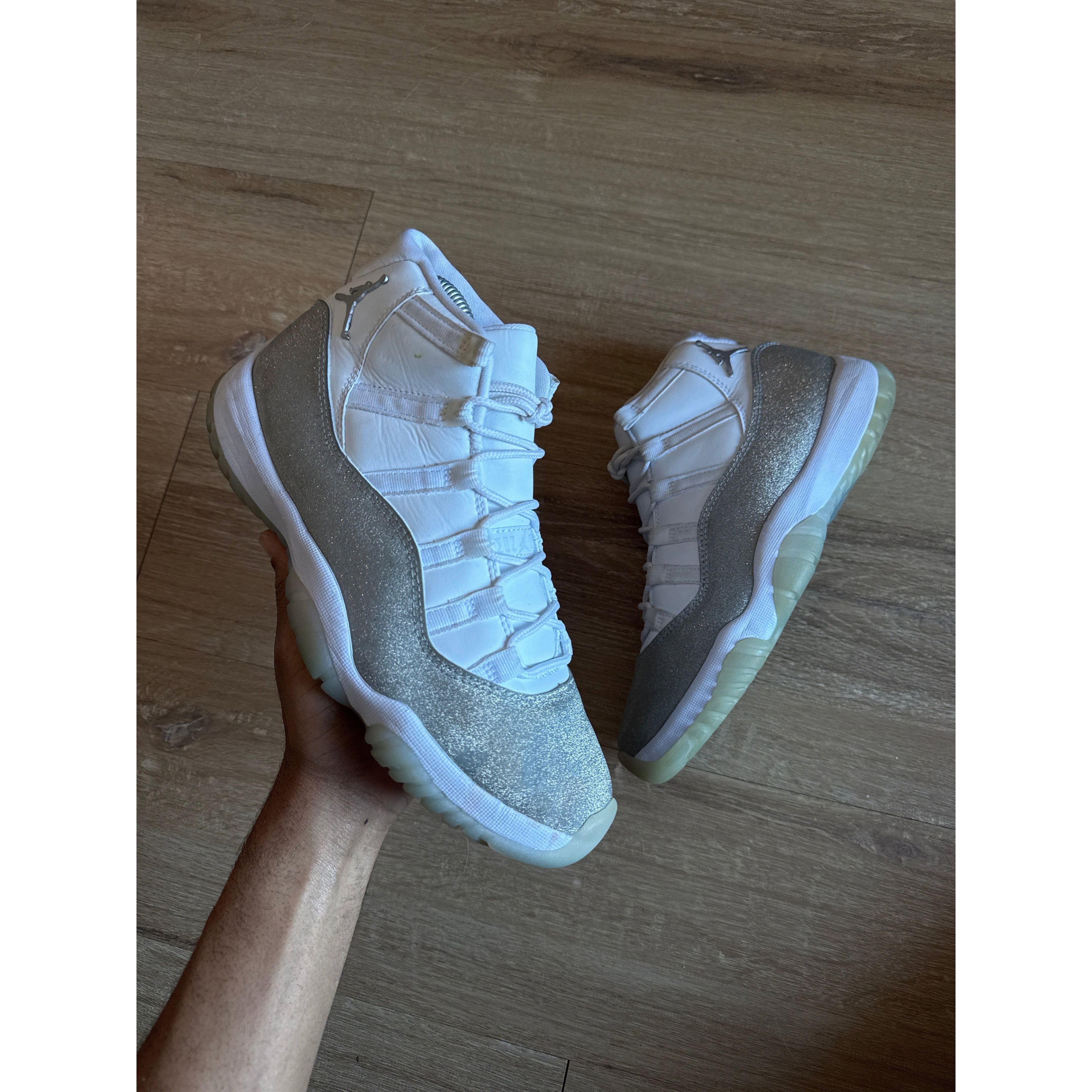 Jordan Brand Jordan Retro 11 Women’s White Metallic Silver Vast Grey Size US 9.5 / IT 39.5 - 1 Thumbnail