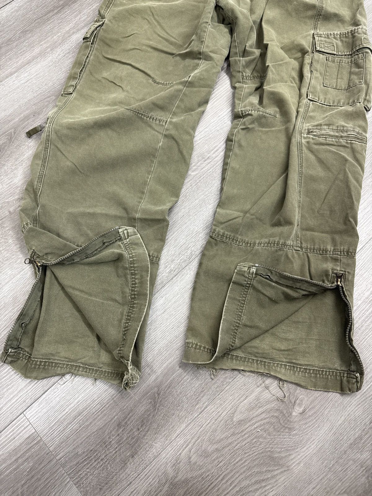 Old Navy Vintage Baggy Cargo Pants Olive Green Size US 32 / EU 48 - 4 Thumbnail