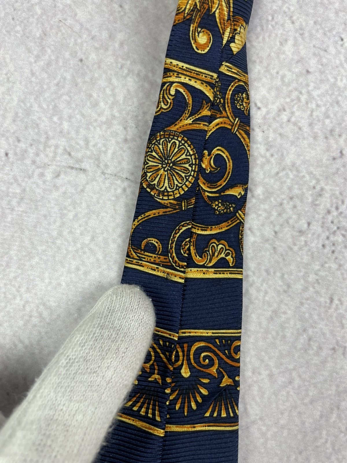 Versace Gianni Versace Vintage Silk Tie Baroque Pattern Navy Gold Size ONE SIZE - 14 Thumbnail