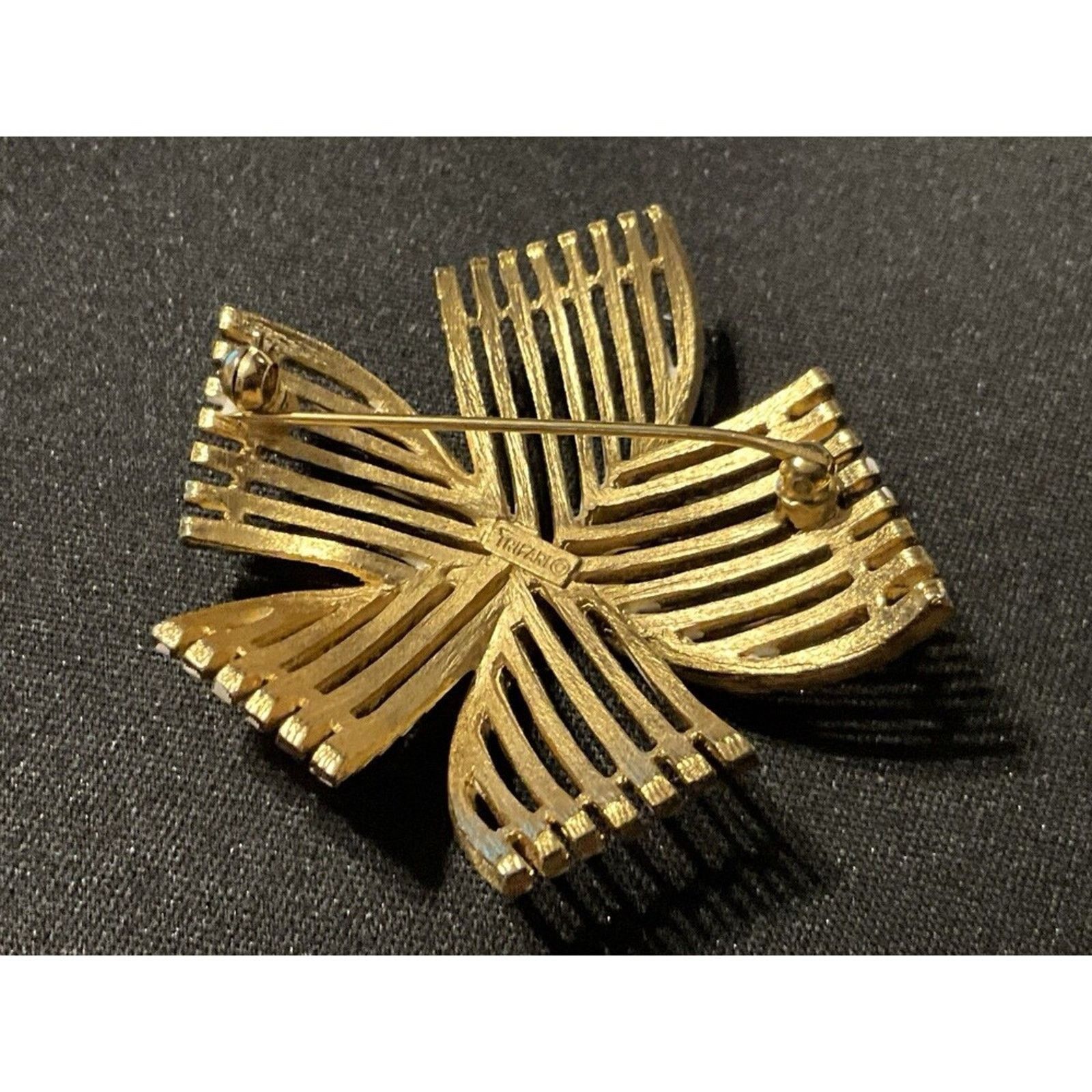 Other Crown Trifari Vintage Gold Tone White Enamel Windmill Brooch Size ONE SIZE - 4 Thumbnail