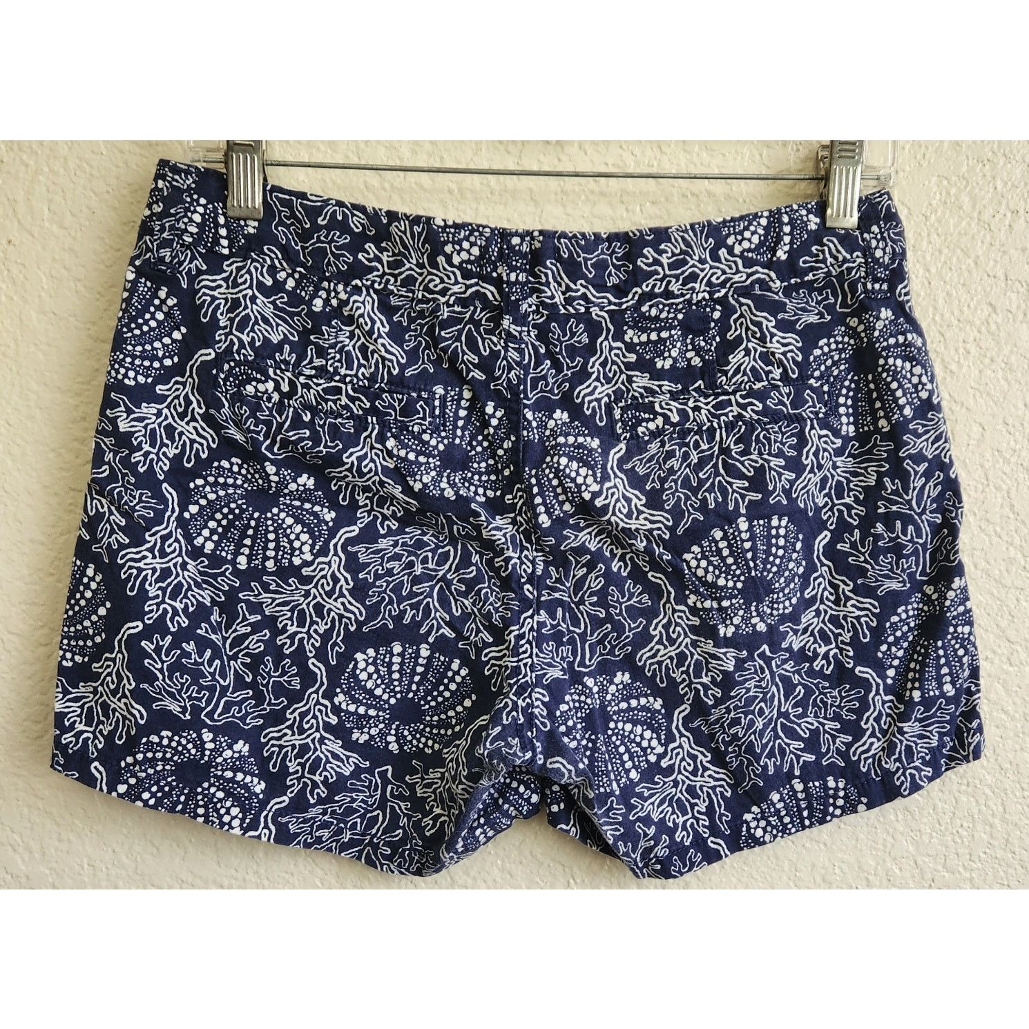 Old Navy Old Navy Blue White Floral Print Flat Front Mid Shorts 16 Size 38" / US 16 / IT 52 - 3 Thumbnail