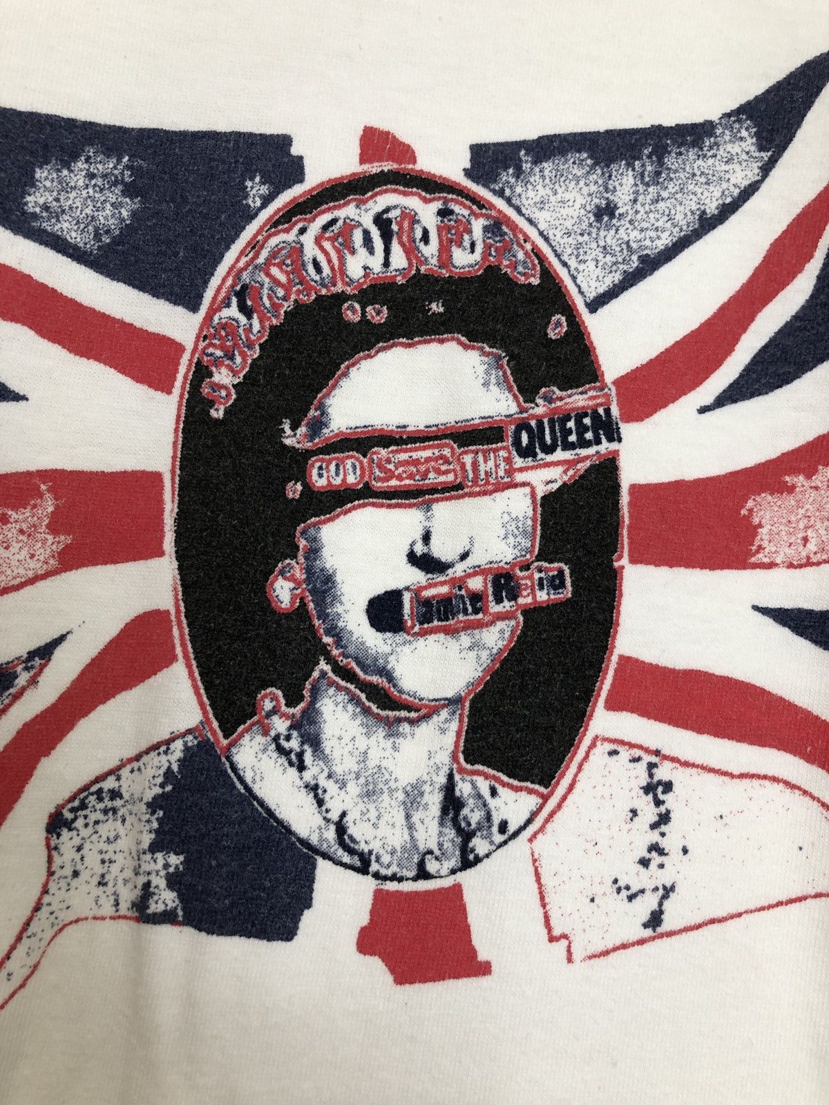 Vintage Jamie Reid God Save The Queen Long Sleeve T-Shirt Size US L / EU 52-54 / 3 - 2 Thumbnail