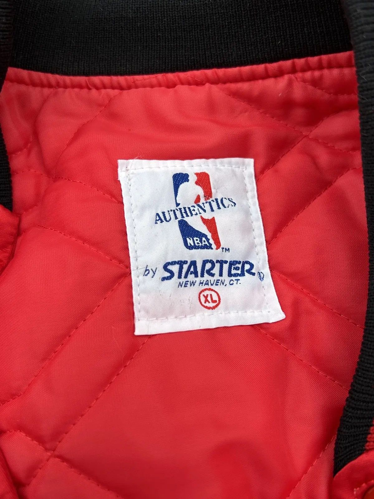 NBA 90s Vintage Starter NBA Chicago Bulls Satin Bomber Jacket Size US XL / EU 56 / 4 - 12 Thumbnail