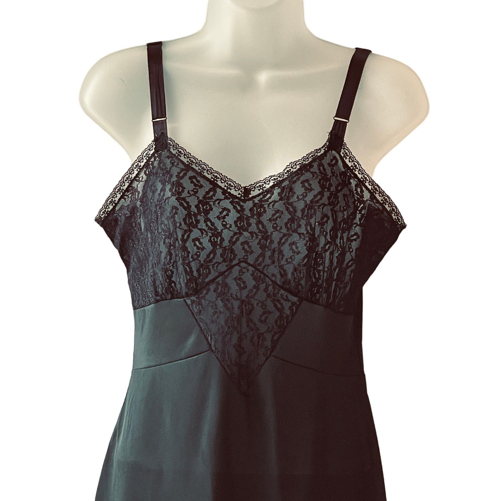 Vintage VINTAGE 60s Blue Swan Lace Trimmed Full Slip Size 34 or XS Size XS / US 0-2 / IT 36-38 - 2 Thumbnail