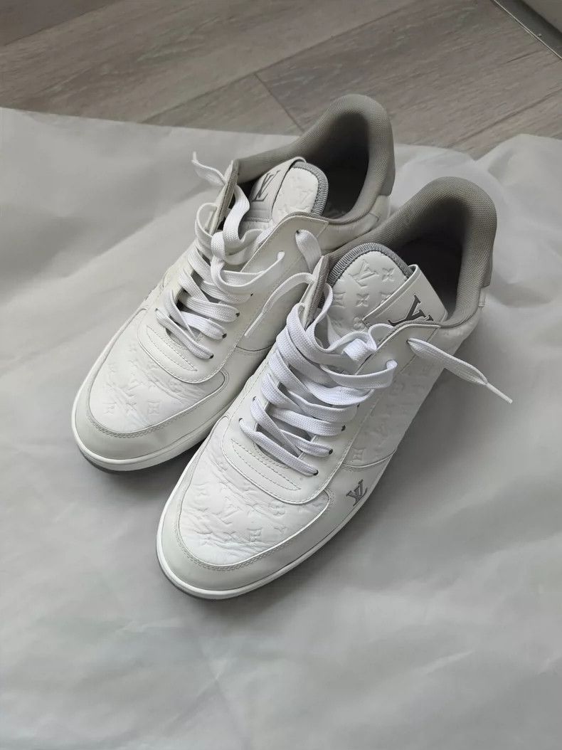 Louis Vuitton Louis Vuitton Little White Shoes Size US 8.5 / EU 41-42 - 1 Thumbnail