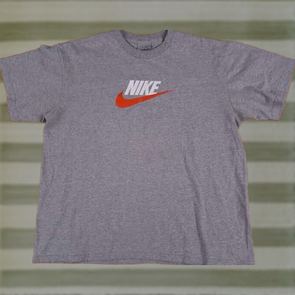 Nike Nike T-Shirt Men Medium 90s Grey Cotton Short Sleeve Center Red Swoosh Logo Shirt Size US M / EU 48-50 / 2 - 1 Thumbnail