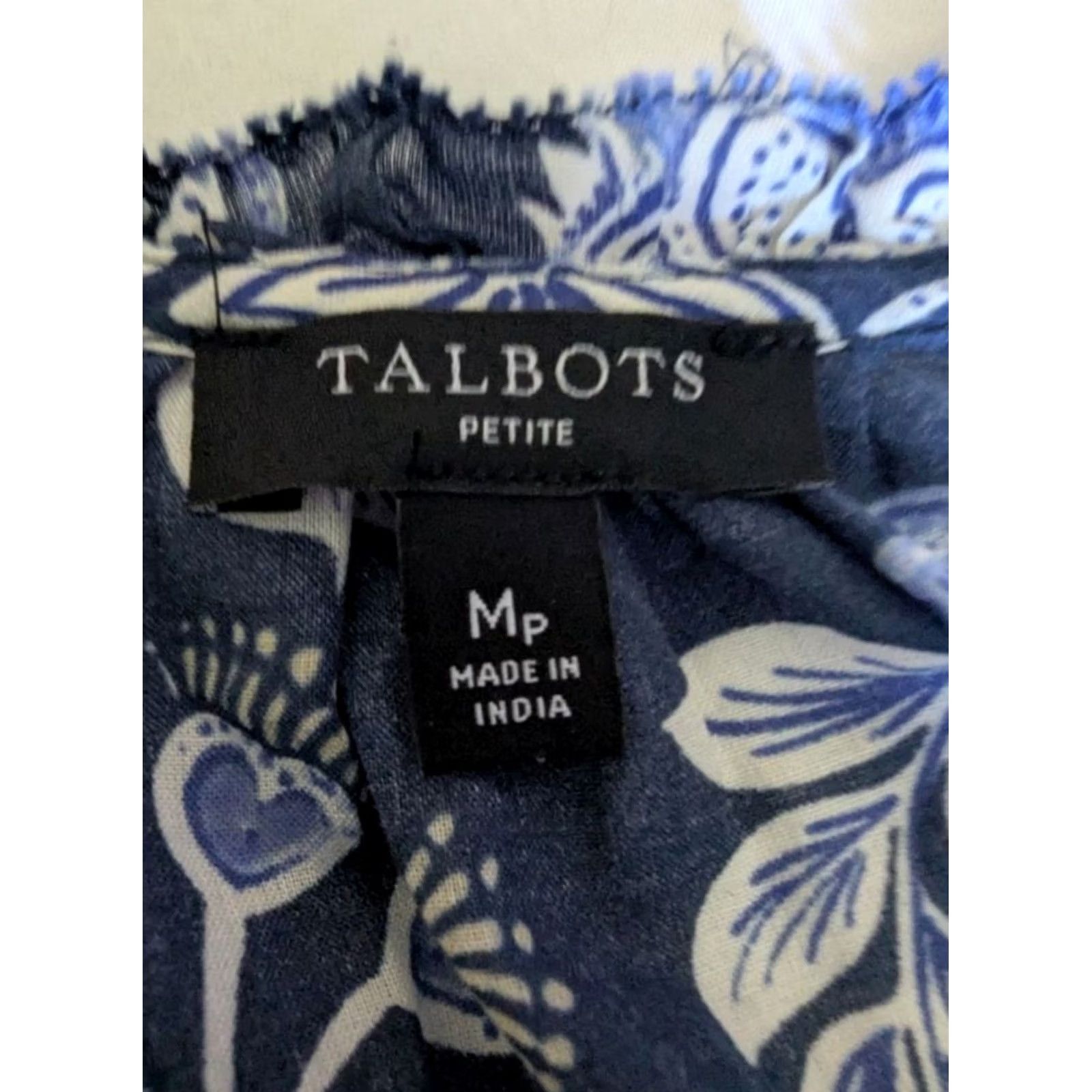 Talbots Talbots Blouse Long Sleeve Navy Floral Peasant Top Women MP Preppy 100% Cotton EUC Ladies Petite Blue Size M / US 6-8 / IT 42-44 - 4 Thumbnail