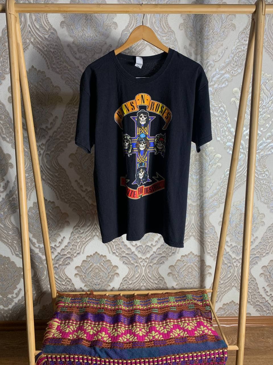 Band Tees Vintage Guns N Roses Tour Rock T-shirt Metal Punk Y2K 90s Size US XL / EU 56 / 4 - 1 Thumbnail