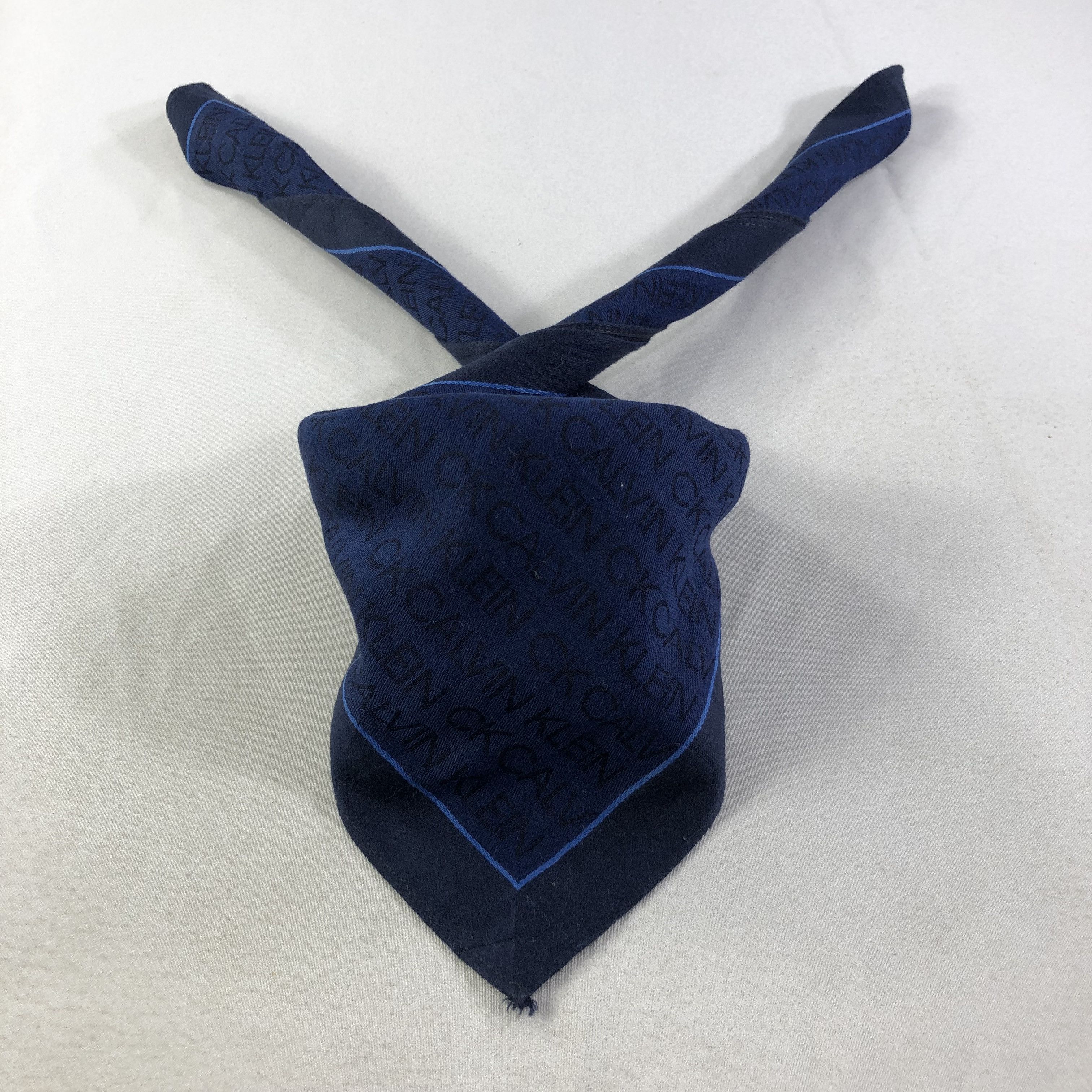 Calvin Klein Calvin Klein Handkerchief Neckerchief Bandana H2291 Size ONE SIZE - 2 Thumbnail