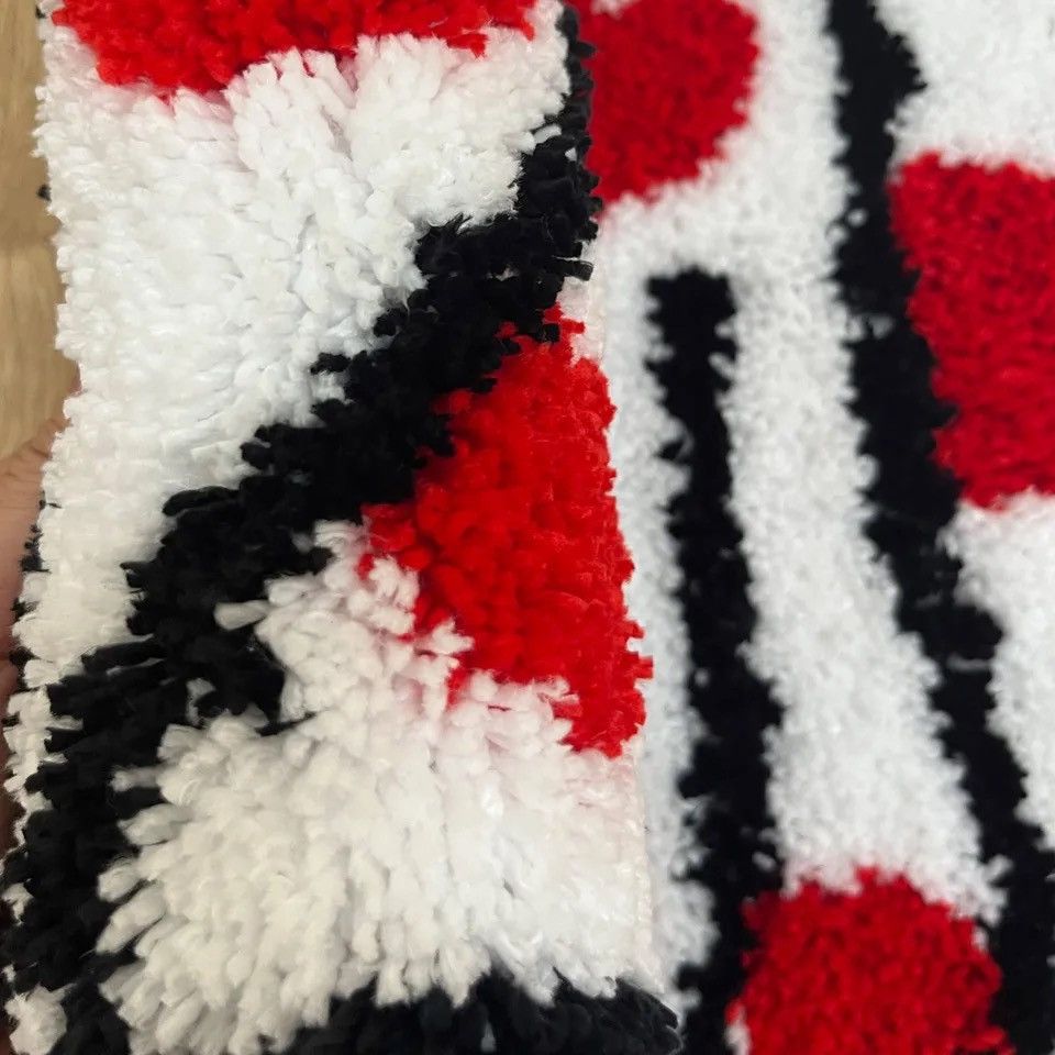 Designer × Vintage Handmade Tufted Heart Ghost Rug Size ONE SIZE - 6 Thumbnail