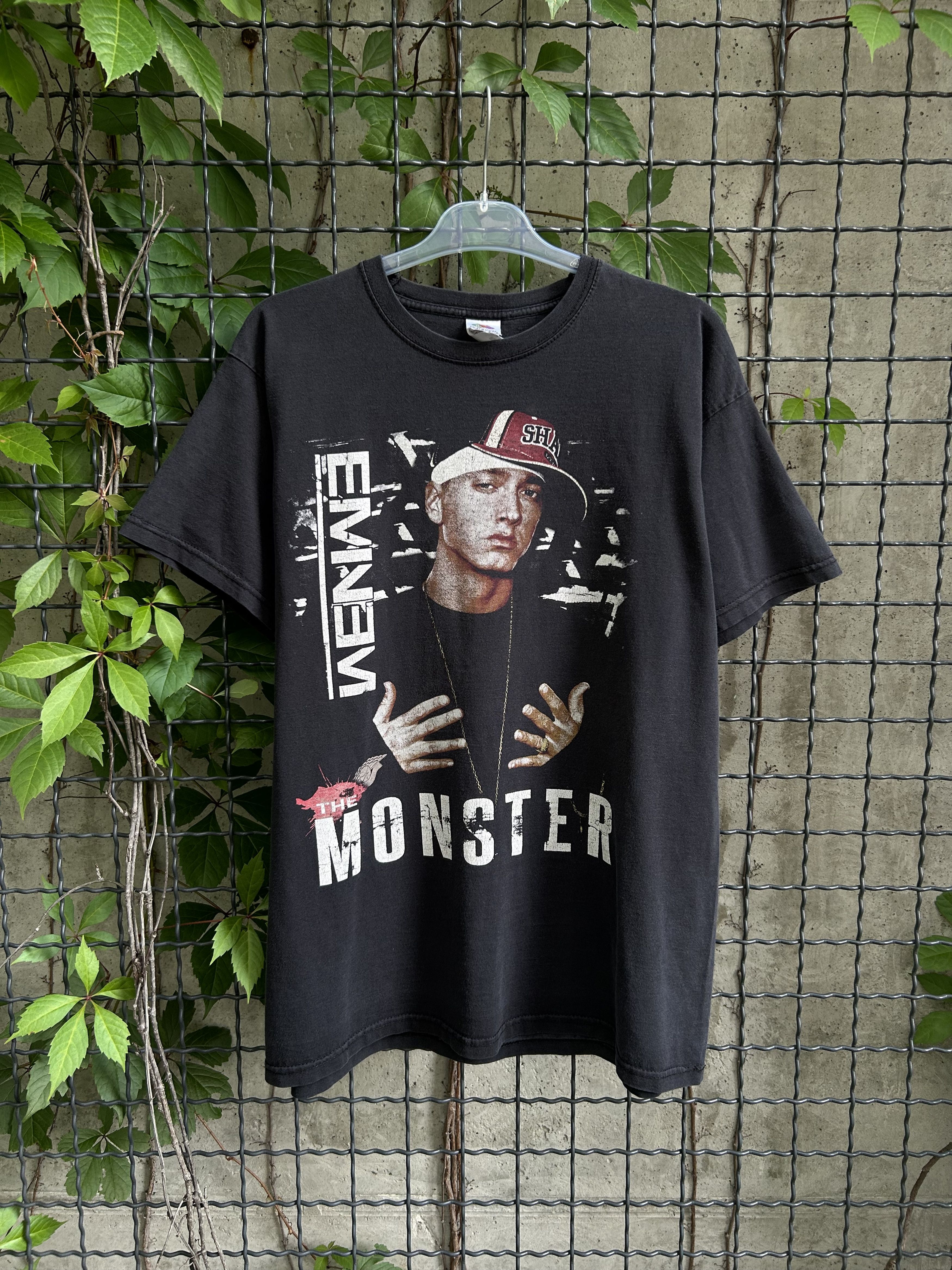 Rap Tees Vintage 2000s Eminem The Monster Rihanna Rap T-shirt Size US L / EU 52-54 / 3 - 1 Thumbnail