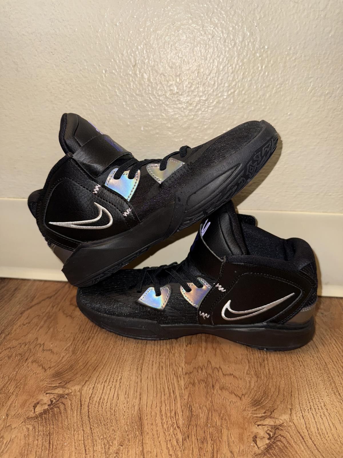 Nike Nike Kyrie Infinity Black Metallic Silver (PS) Size US 5 / EU 37 - 10 Thumbnail