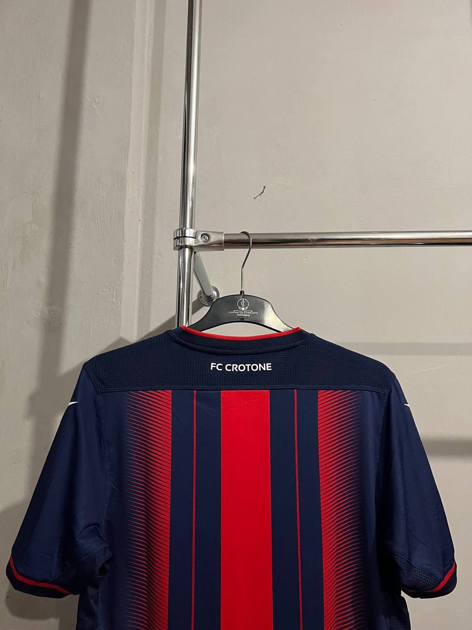 Sports Specialties 2018/19 CROTONE FC HOME SOCCER JERSEY FOOTBALL SHIRT ZEUS L Size US L / EU 52-54 / 3 - 15 Thumbnail