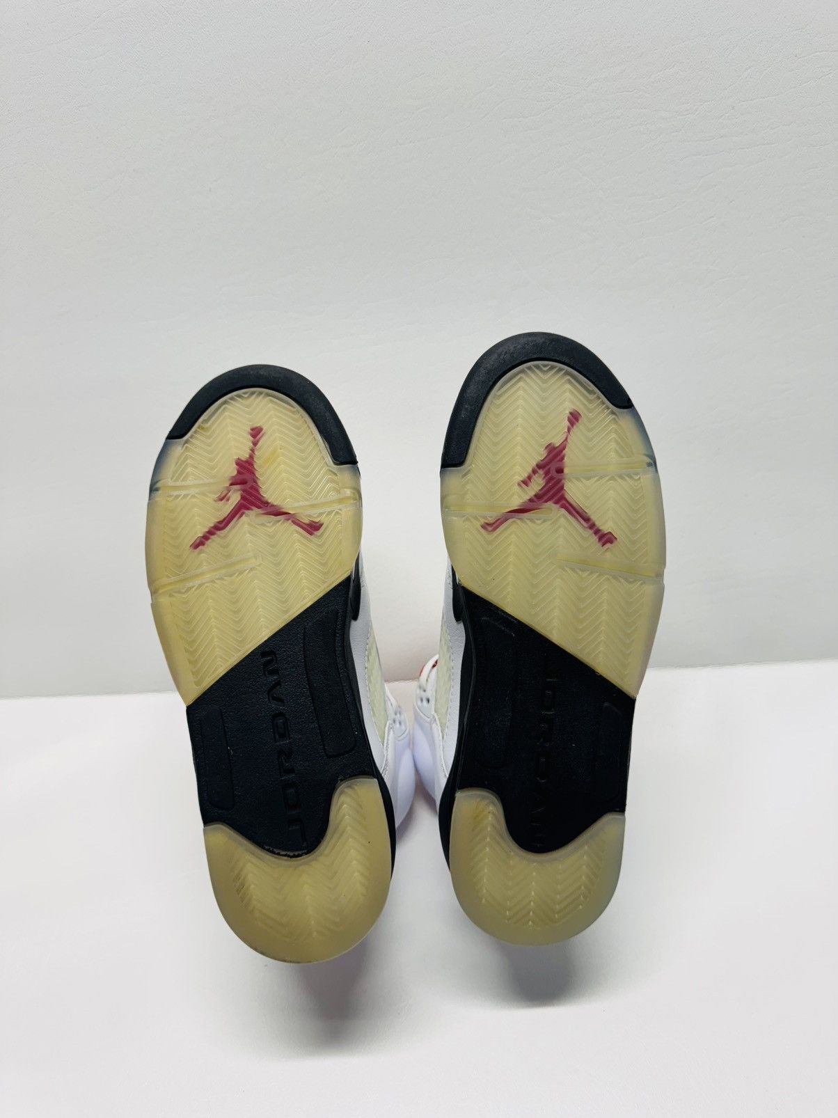 Jordan Brand Nike Air Jordan 5 Retro (GS) True White/Fire Red-Black Size US 5.5 / EU 38 - 6 Thumbnail