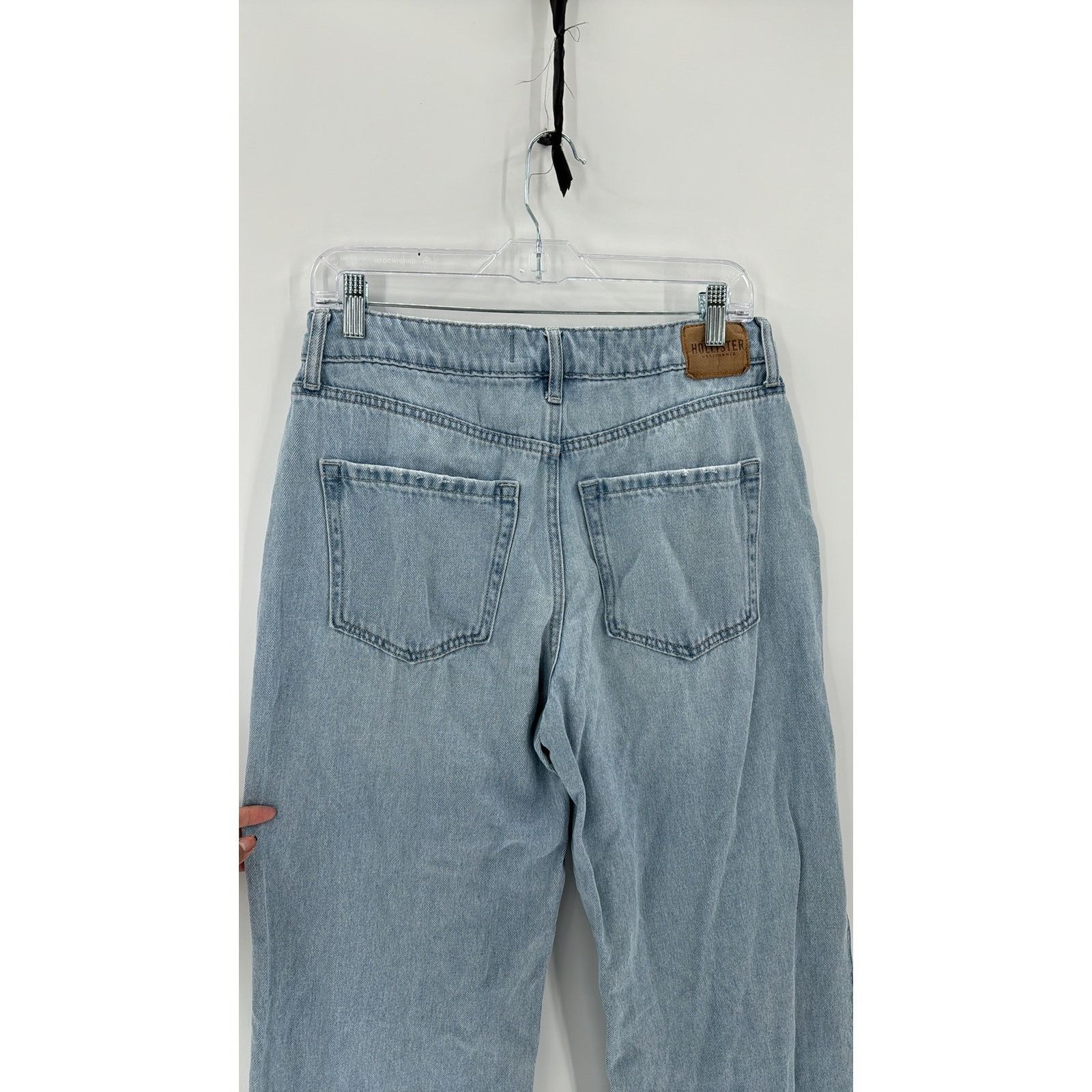 Hollister Hollister ultra high ride baggy light was wide leg jeans Size 30" / US 8 / IT 44 - 5 Thumbnail
