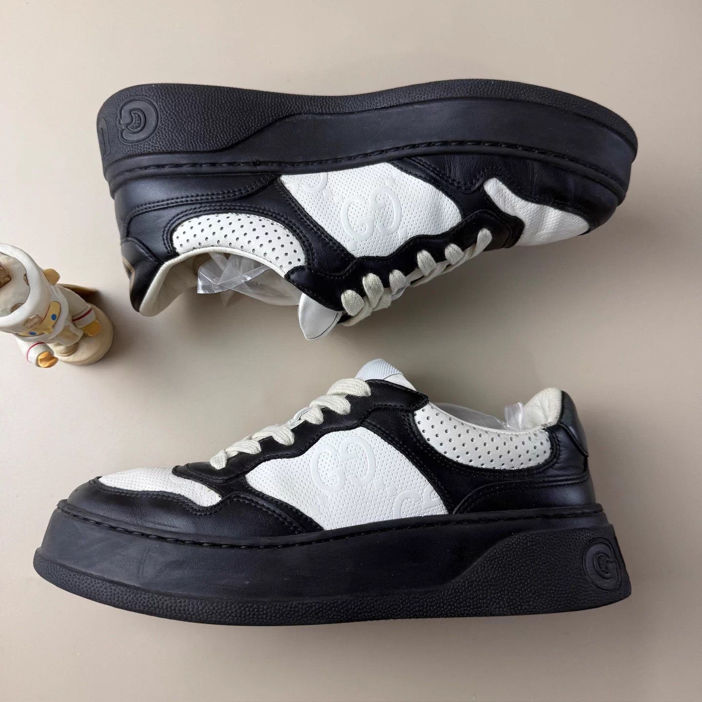 Gucci Gucci GG Black White Panda Sneakers EUR 38 Mint Size US 7 / IT 37 - 5 Thumbnail