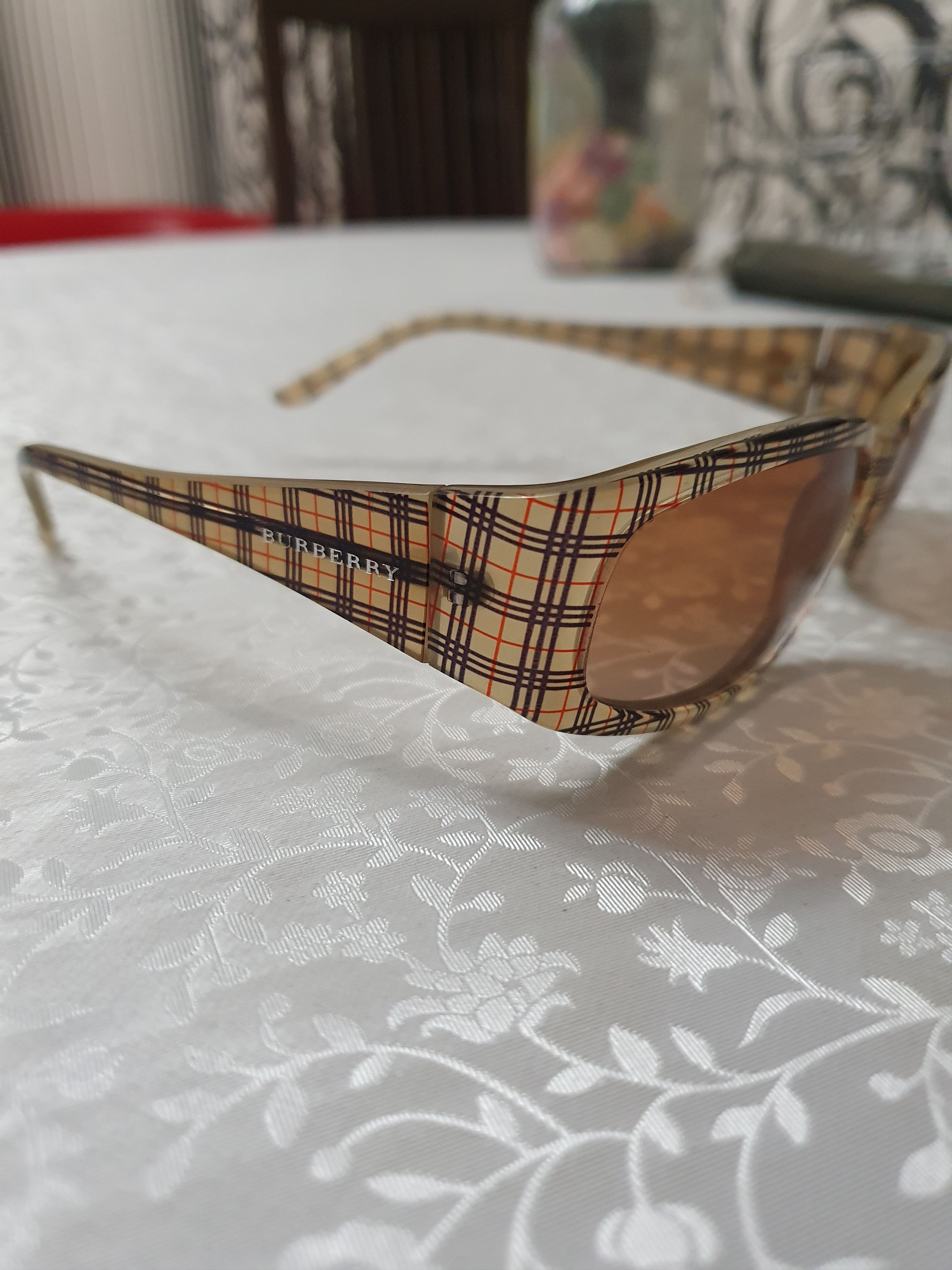 00's Burberry Vintage Y2k Nova-Check Retro-Punk Sunglasses