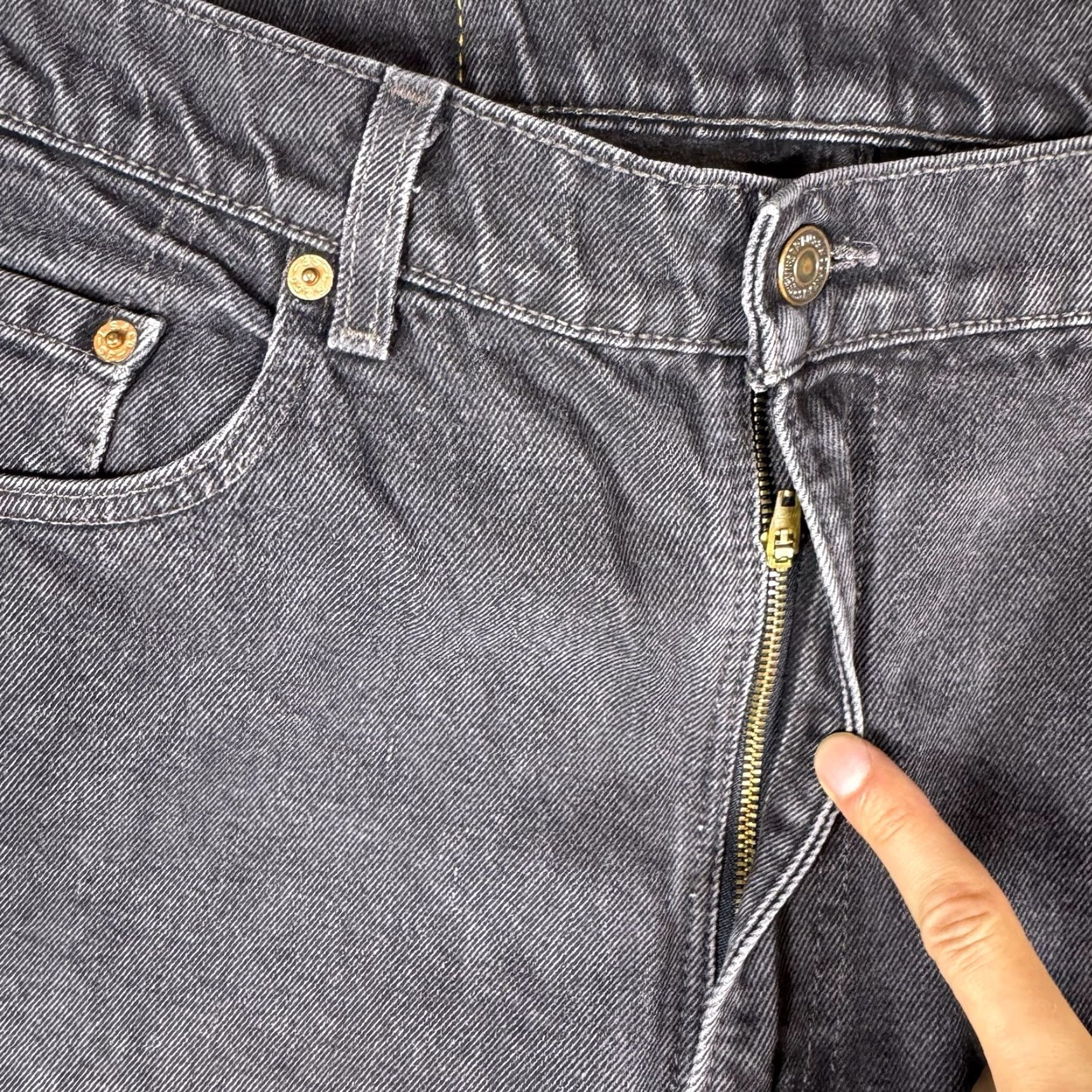 Levi's VINTAGE Levi's 505 Jeans Mens 38x32 USA Made 1998 Charcoal Wash Paper Tag 90s Grunge Denim 5-Pocket Mens Jeans Size US 38 / EU 54 - 5 Thumbnail