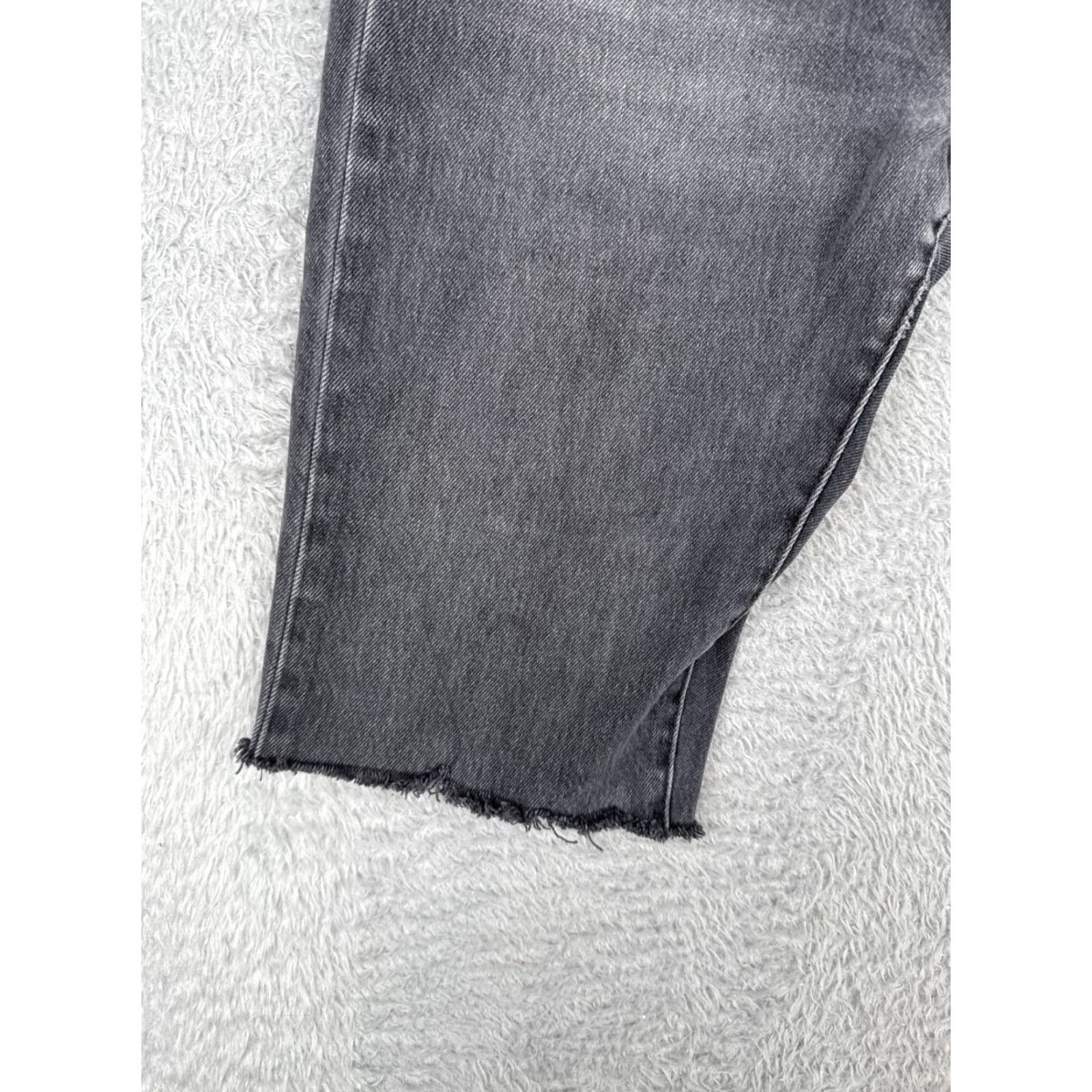 Levi's Levis Women’s Denim Shorts 32 Black Cutoff Button Fly 501 Cotton Blend 29x13 Shorts Size 24" / US 00 / IT 34 - 3 Thumbnail